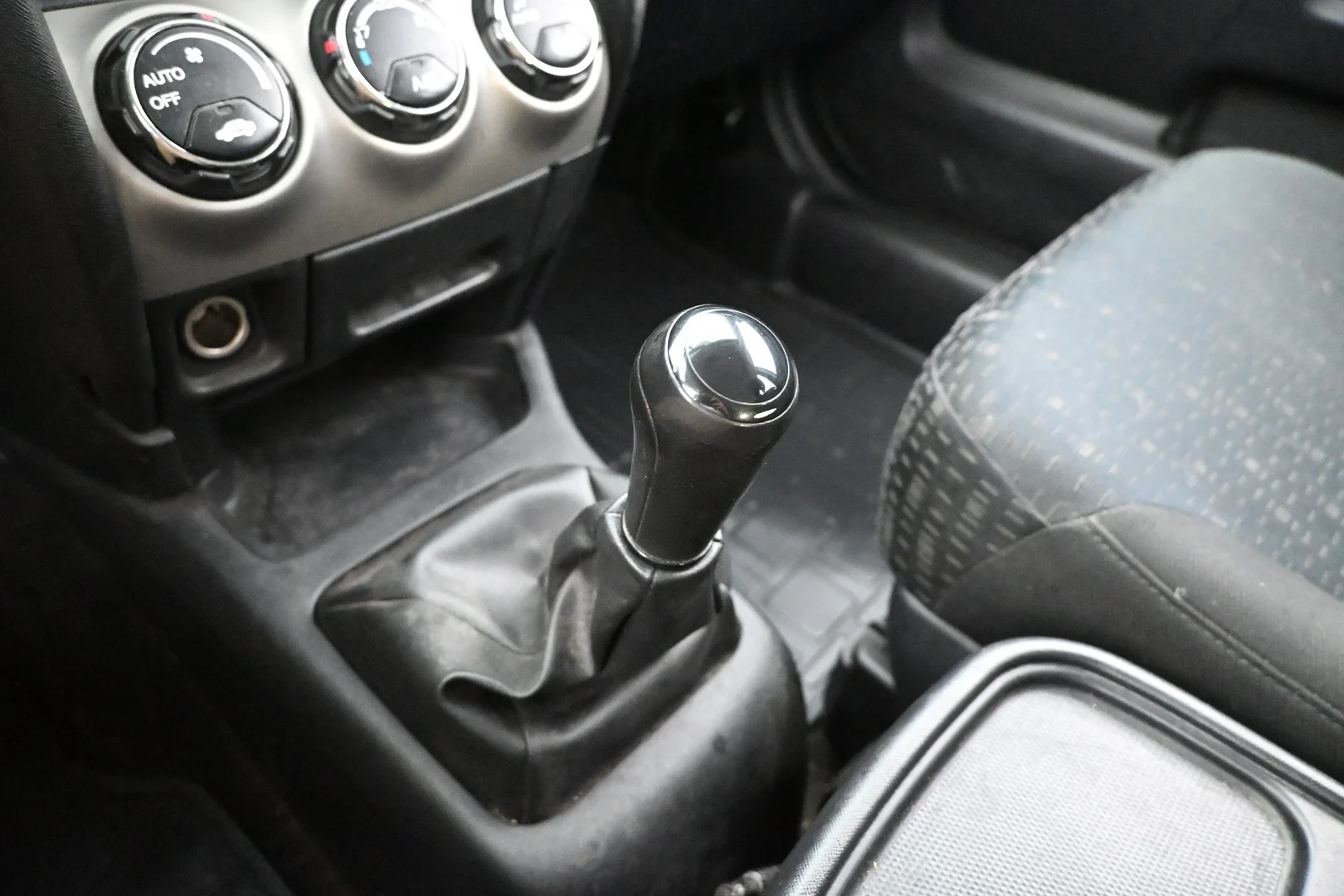 Car Image - 7yLoRxbdFy9CzH0md2l2PI