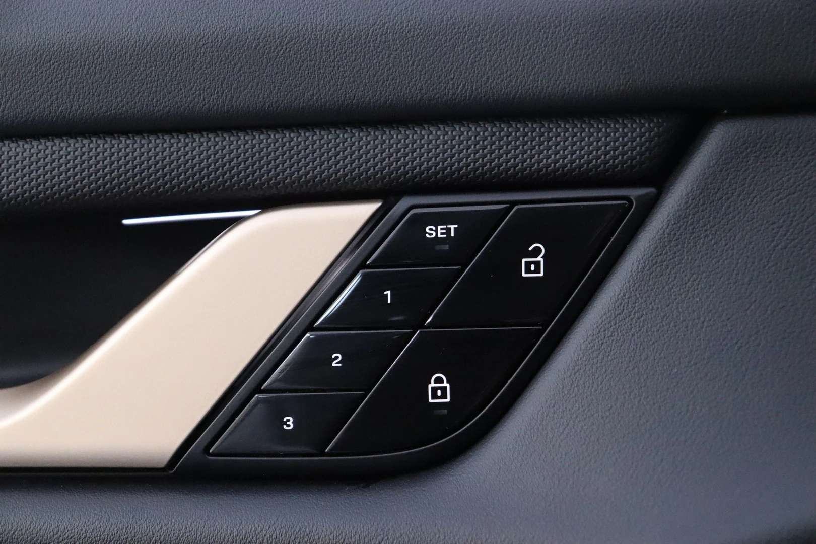 Car Image - 2JLo4MCZPJm0hz9Enlt2lf