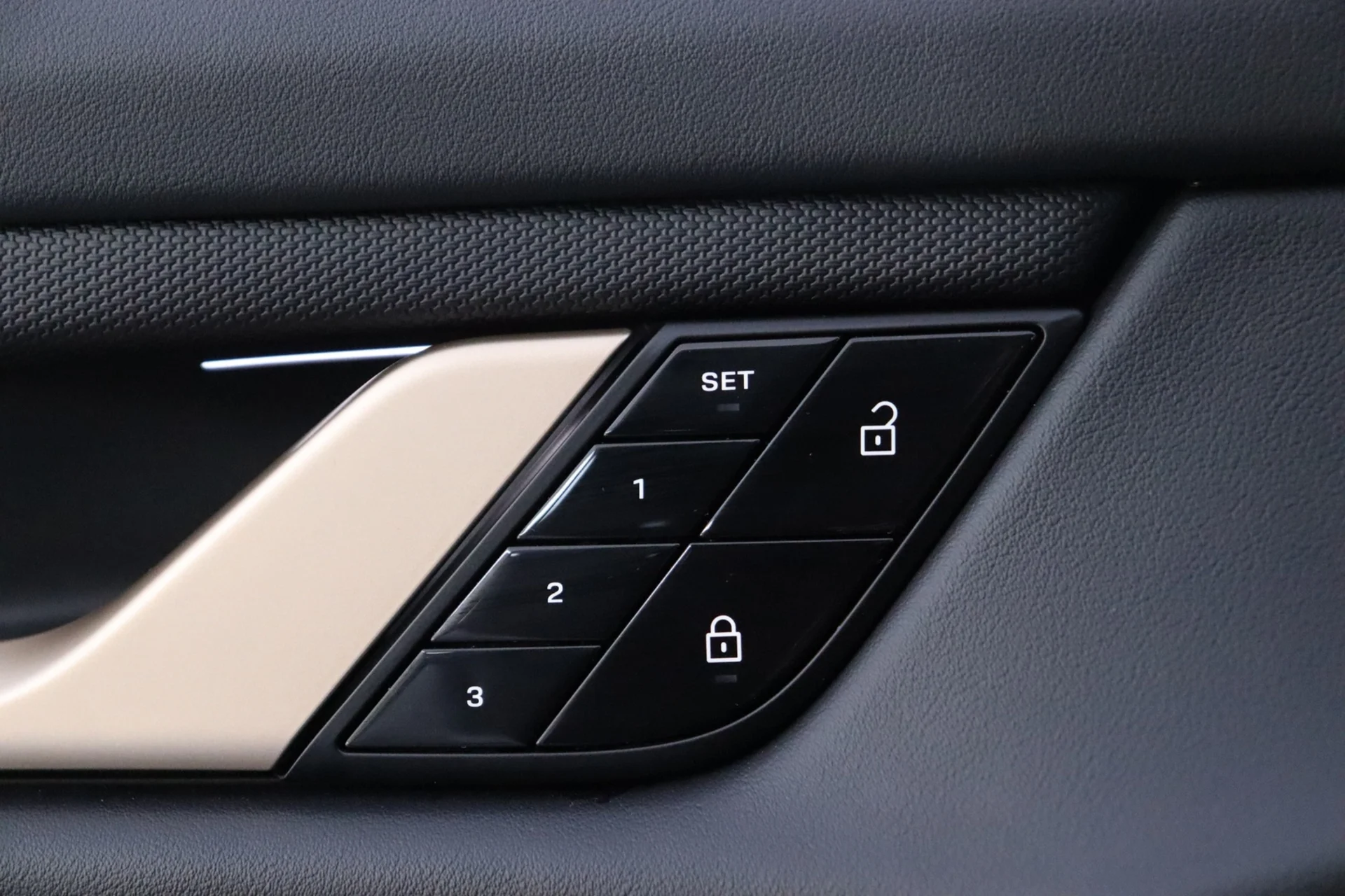 Car Image - 2JLo4MCZPJm0hz9Enlt2lf