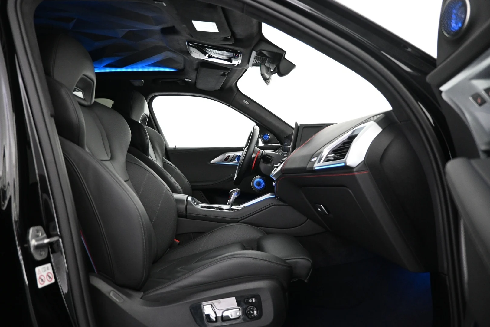 Car Image - 1Y3ILcvxJd5H84YQ2mtLdJ