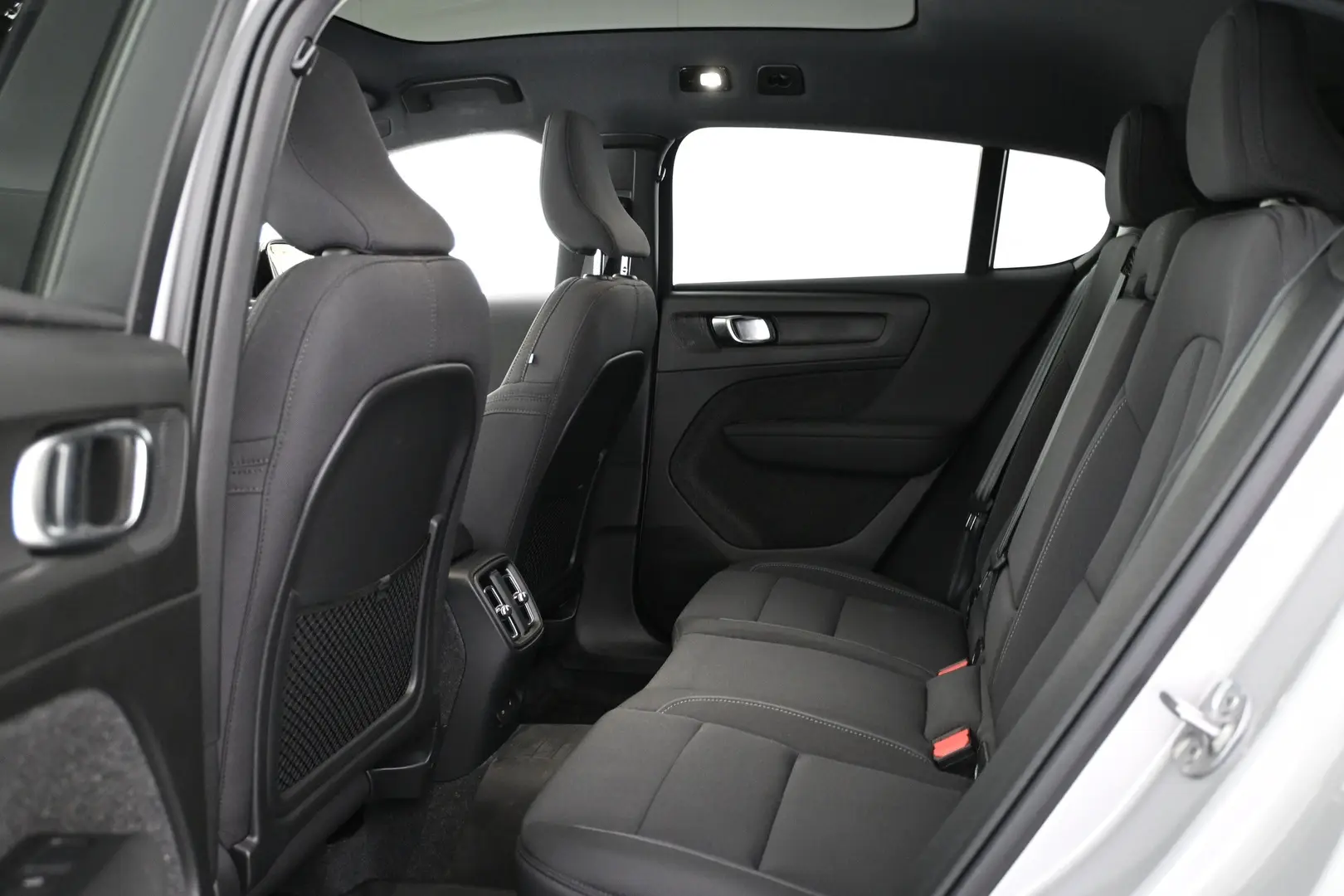 Car Image - 1omumJLRPJrHw5OWv9LHxW