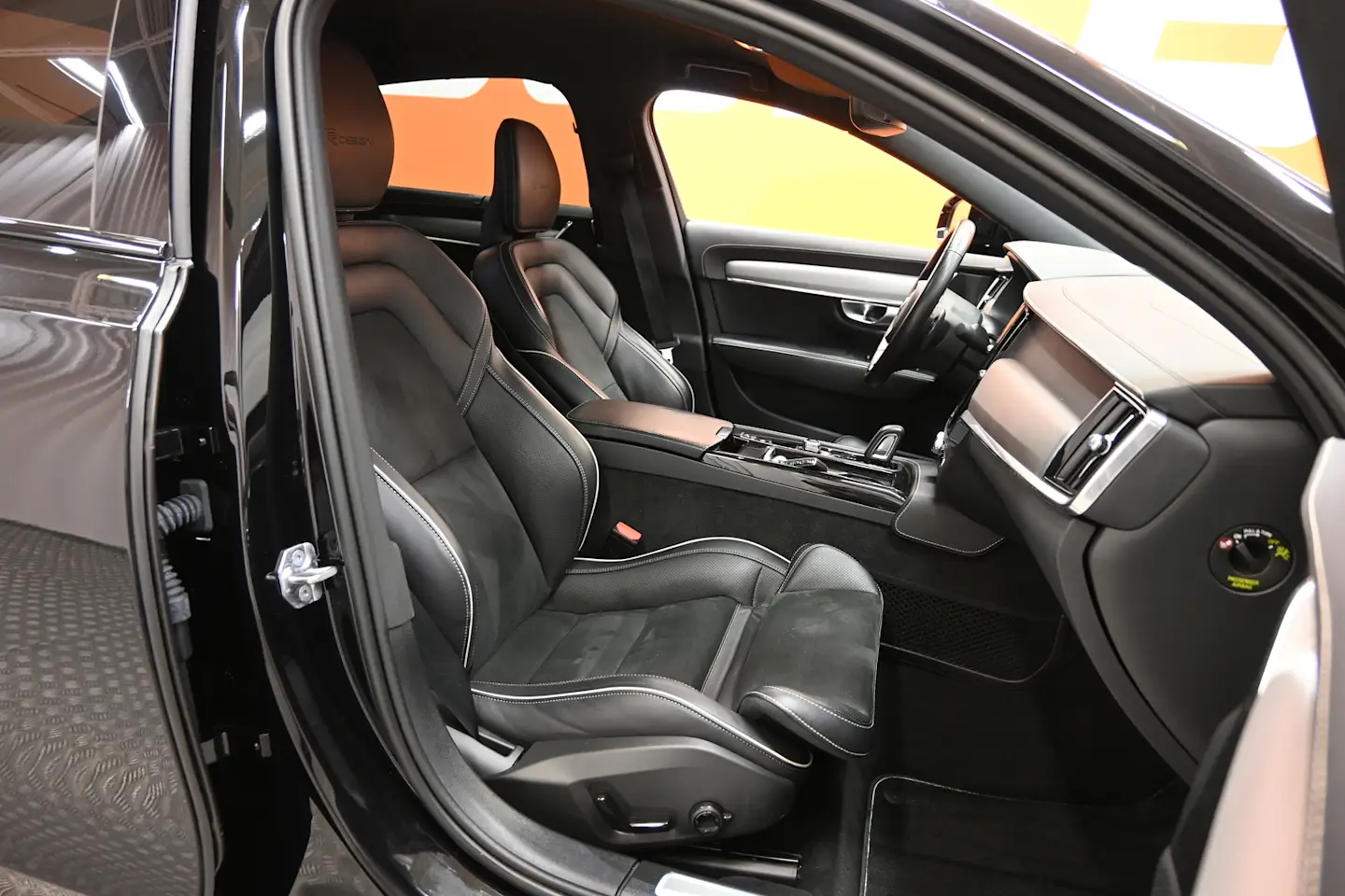 Car Image - 7uA1qSiMrZqz8cOSy1V6cZ