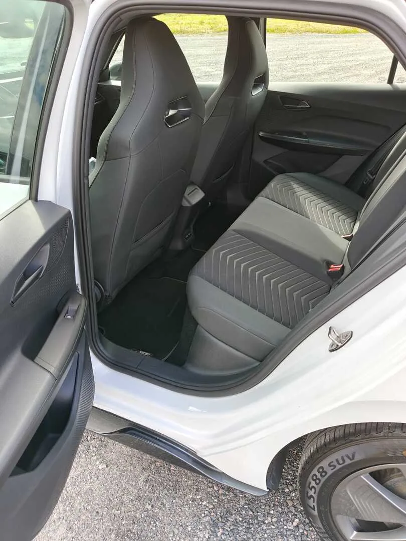 Car Image - 68JdaQUGctYS3L2aqNZ6Hy