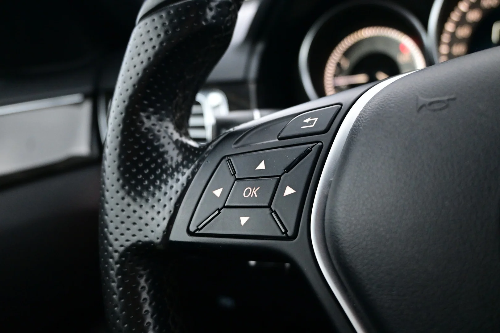 Car Image - 781cZX4Tl1mrHLtlcZ7Eg0