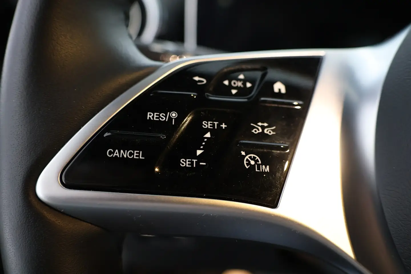 Car Image - XB5803OB68LWAvmxc8g6A