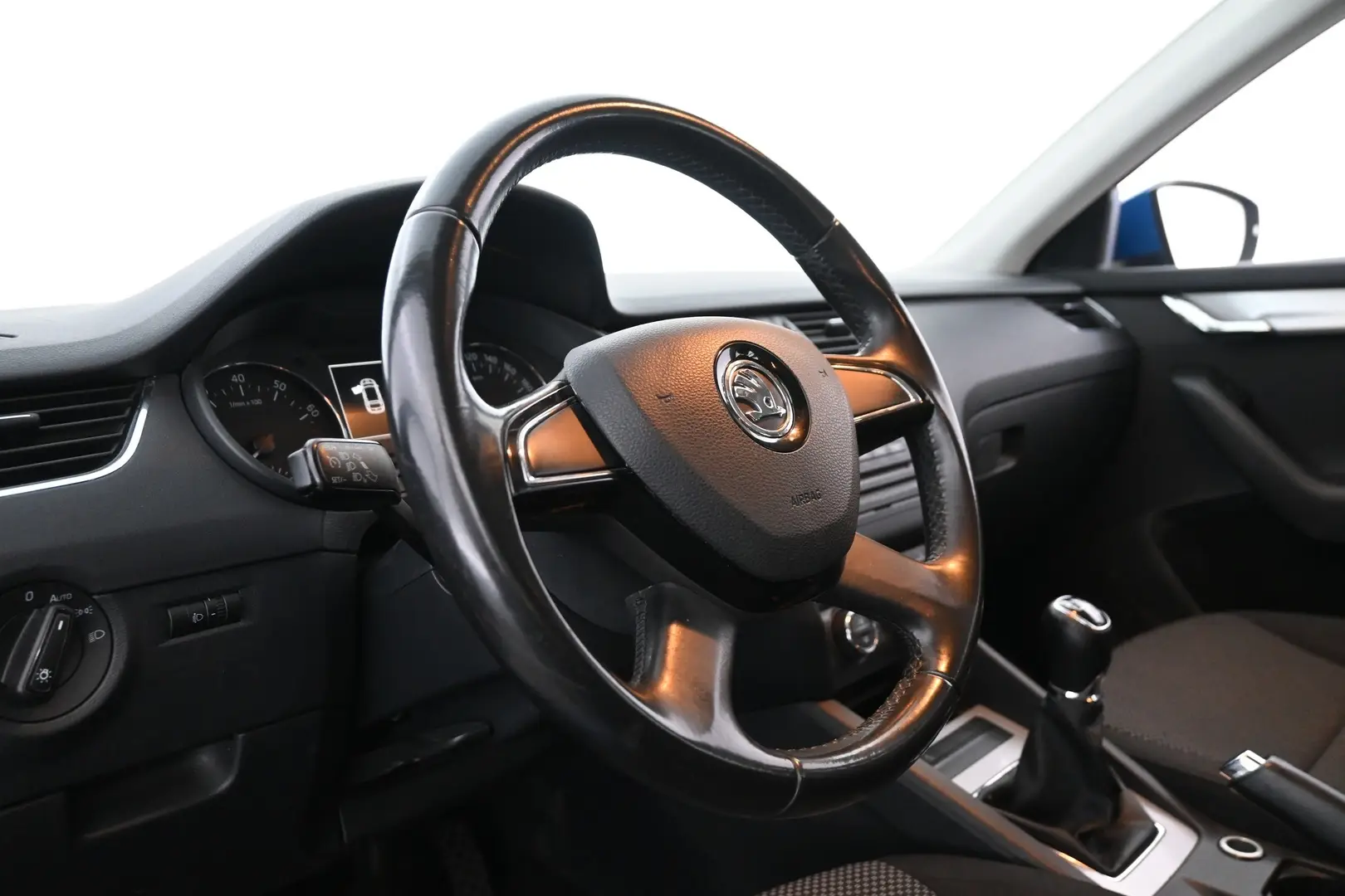 Car Image - 17Aoa3lr4v2MFnK8d3SO7C