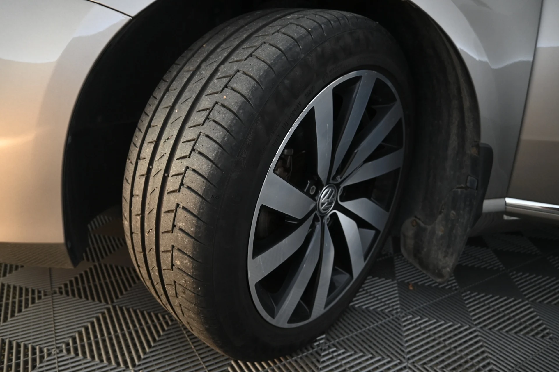 Car Image - sY1q2V1hTCQFqTrUqcoHR