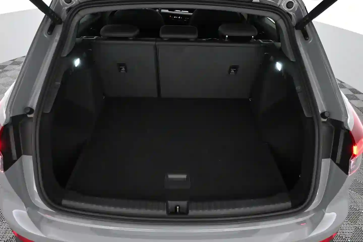 Car Image - 1lfbnyy9TjBaC5UTyFuyGm