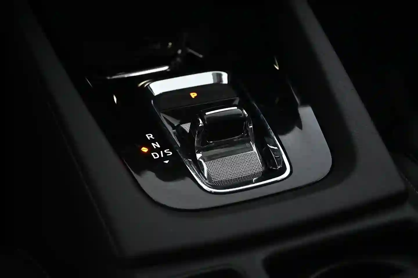 Car Image - 2PnJ3SRVE7LGXO1R6ZIFYL