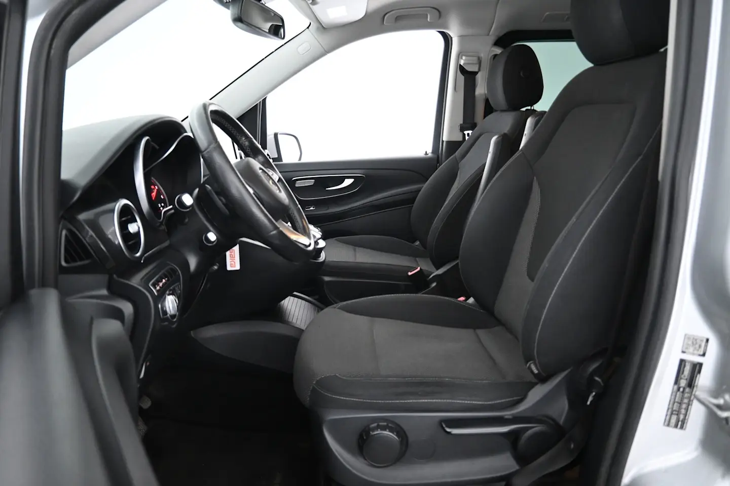 Car Image - 3d4GOmoyK8Vd9OIsp1mowk