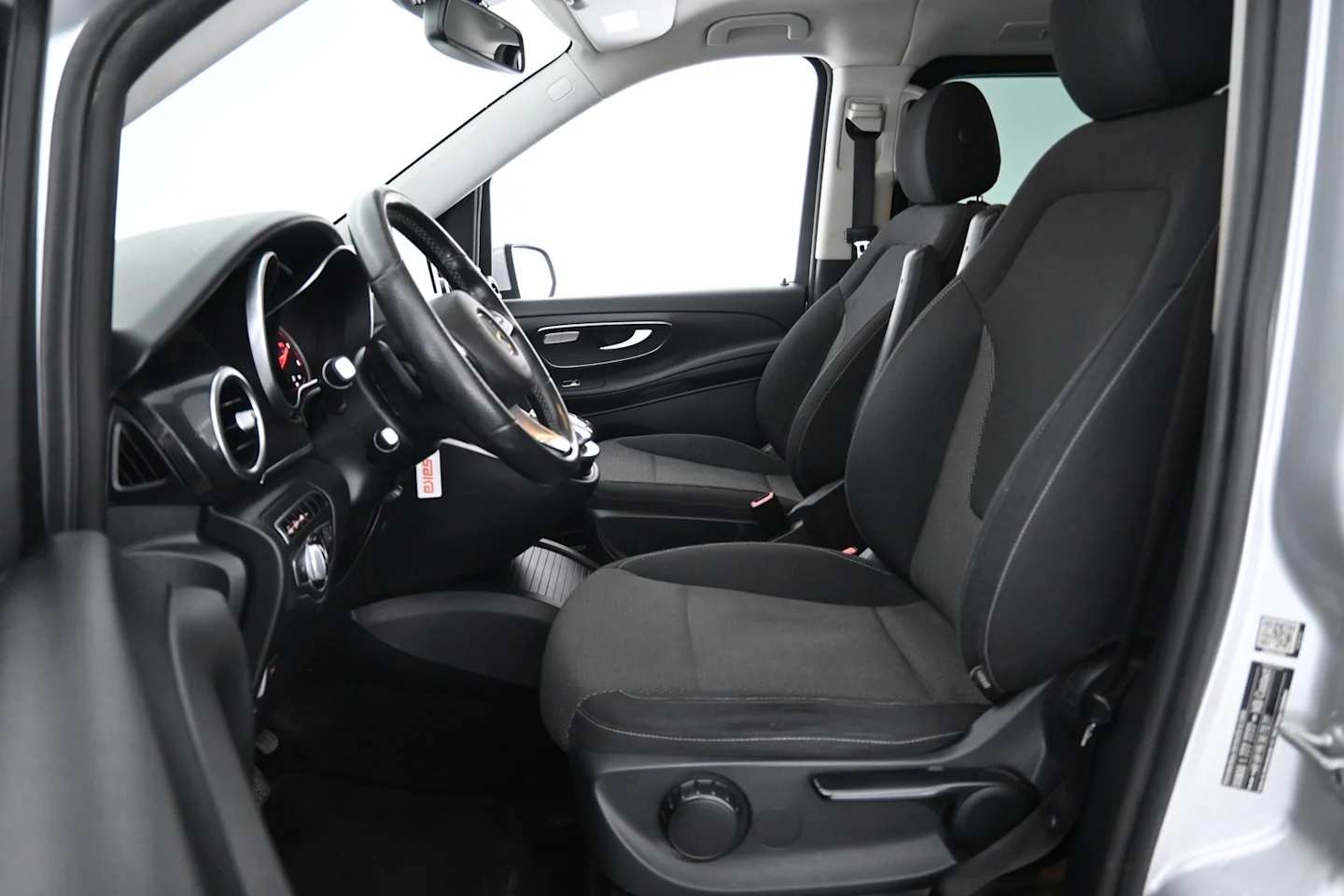 Car Image - 3d4GOmoyK8Vd9OIsp1mowk