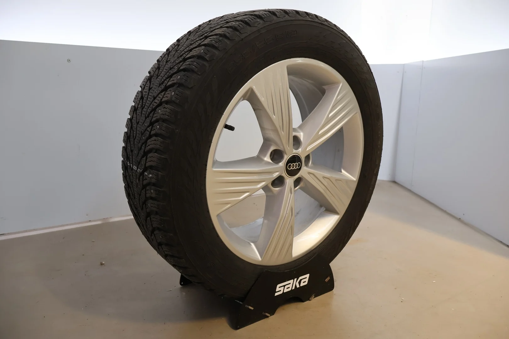 Car Image - 19KV4wkYGcUvCvzCymyNt6