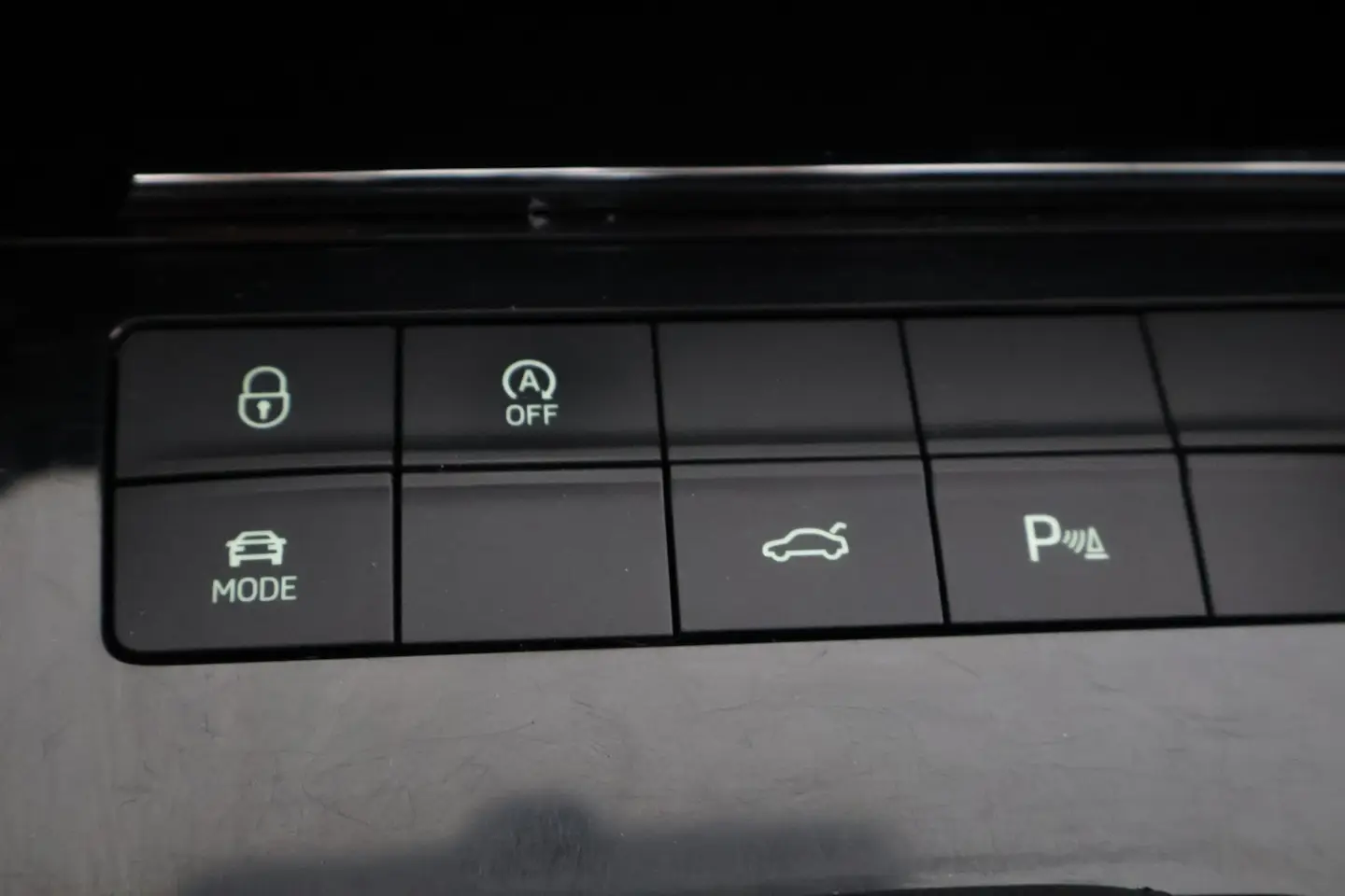 Car Image - 2Cu1FlpKUmKCrylVlgQE1u