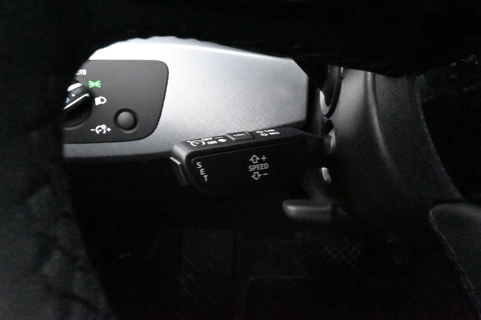 Car Image - CyON9JVkT6UArbJUaSfIK