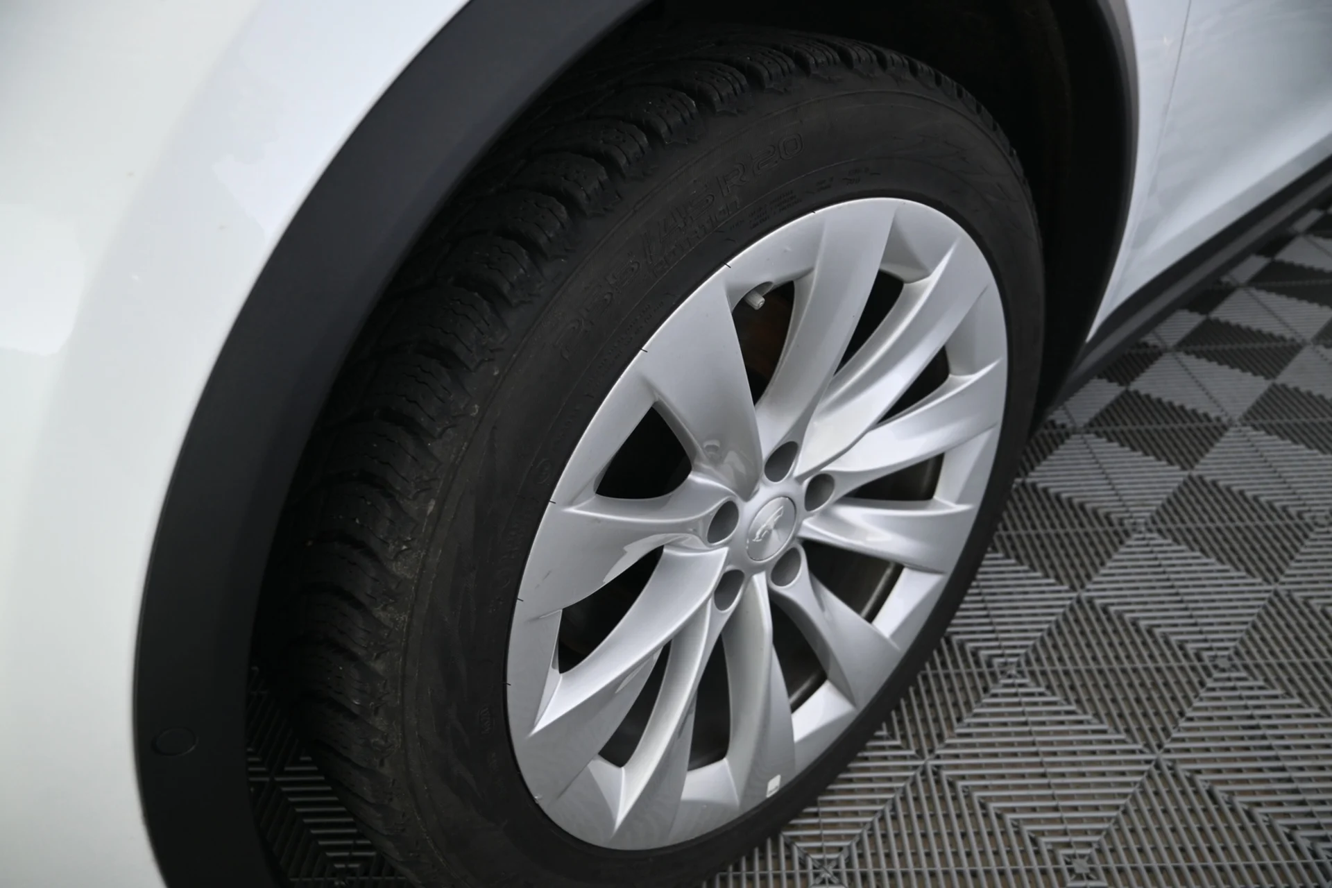 Car Image - 25b3CnE9bMXovNdVpPUK6H