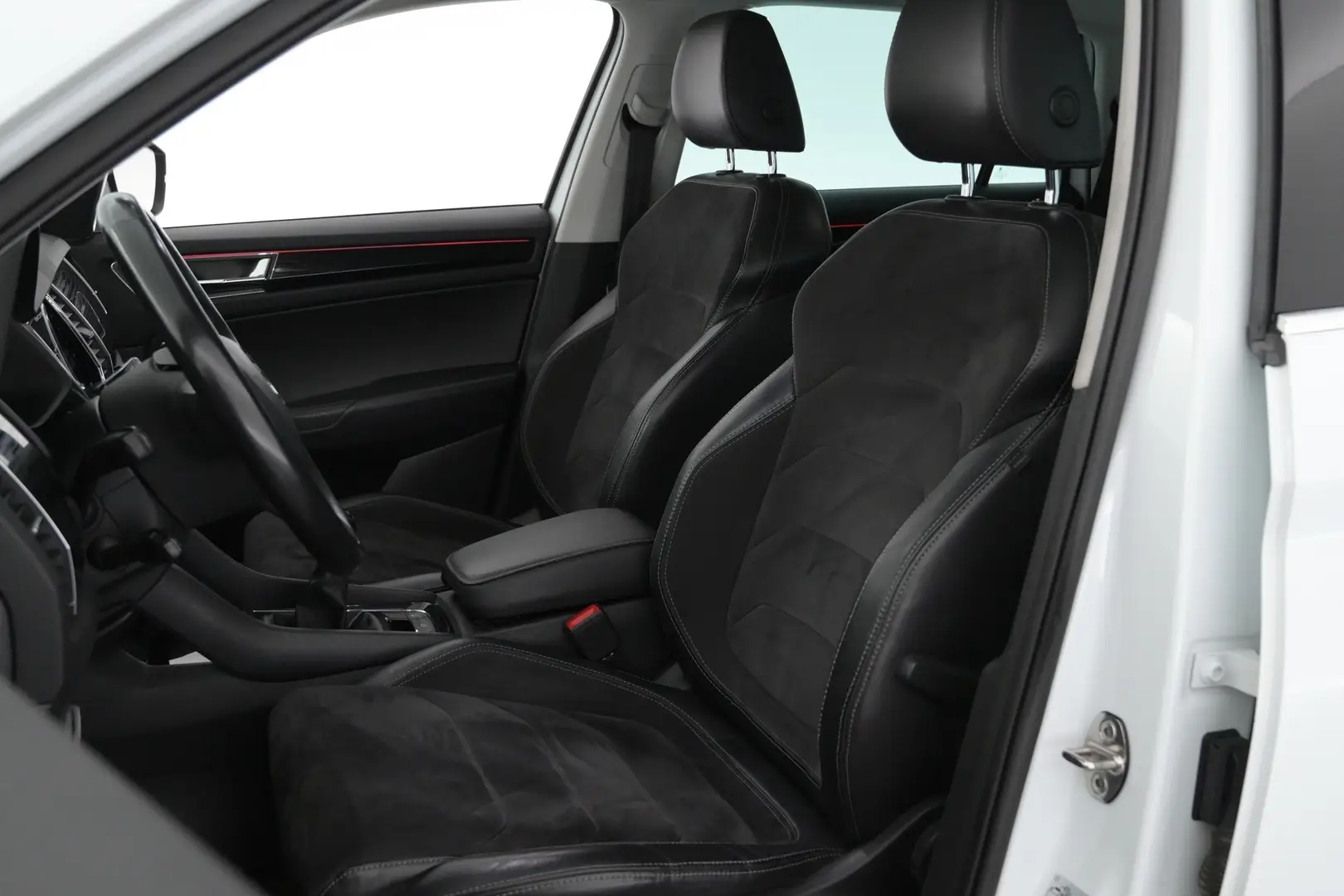 Car Image - 6VAlMILiVP9J8KbHu6L2pJ