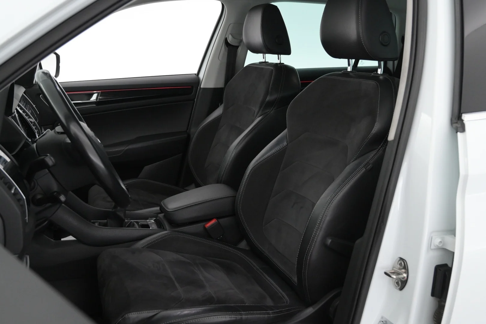Car Image - 6VAlMILiVP9J8KbHu6L2pJ