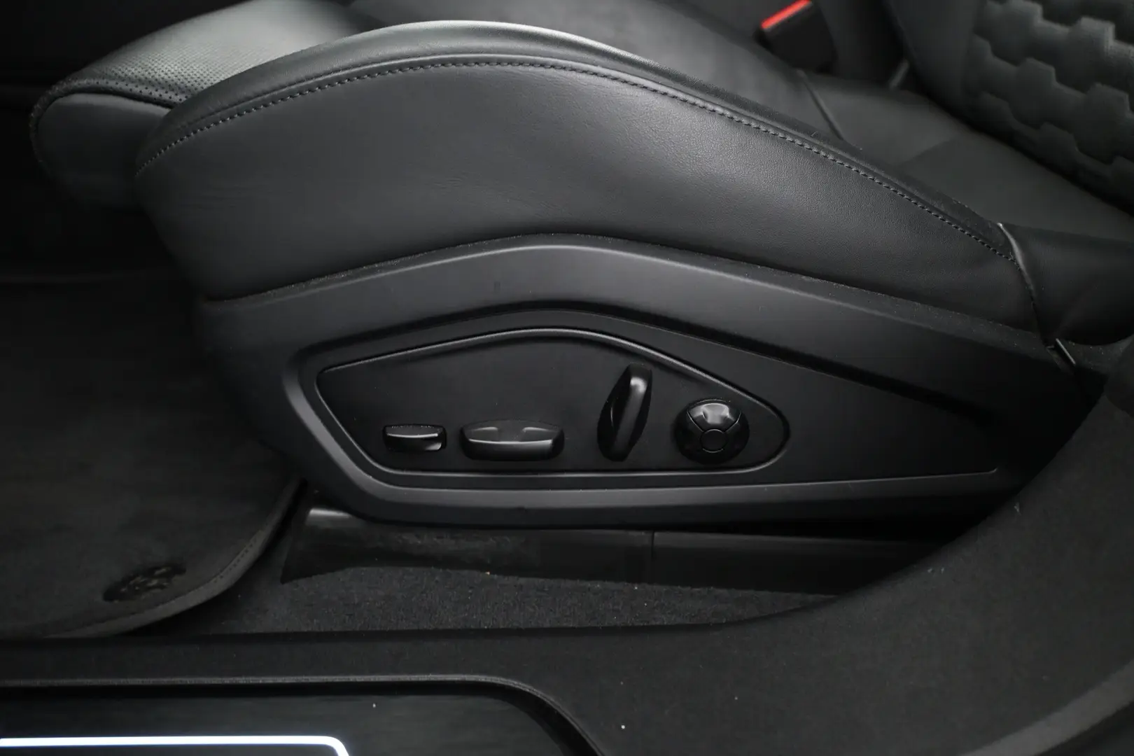 Car Image - 68kdl7E2xi3OfOlT7mmz7l