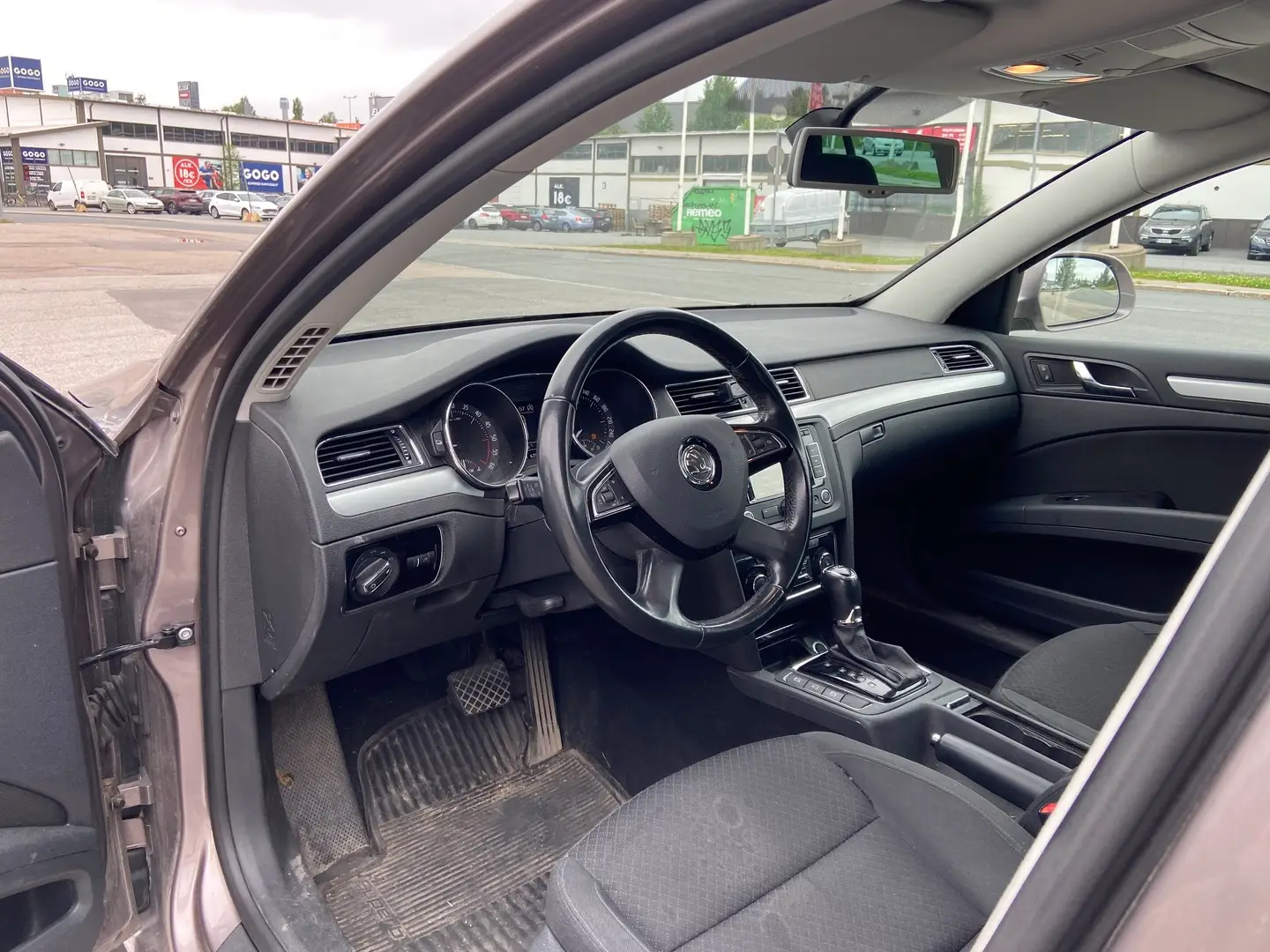 Car Image - 1WoLAcSRGTd6VGUvJvs6Ab