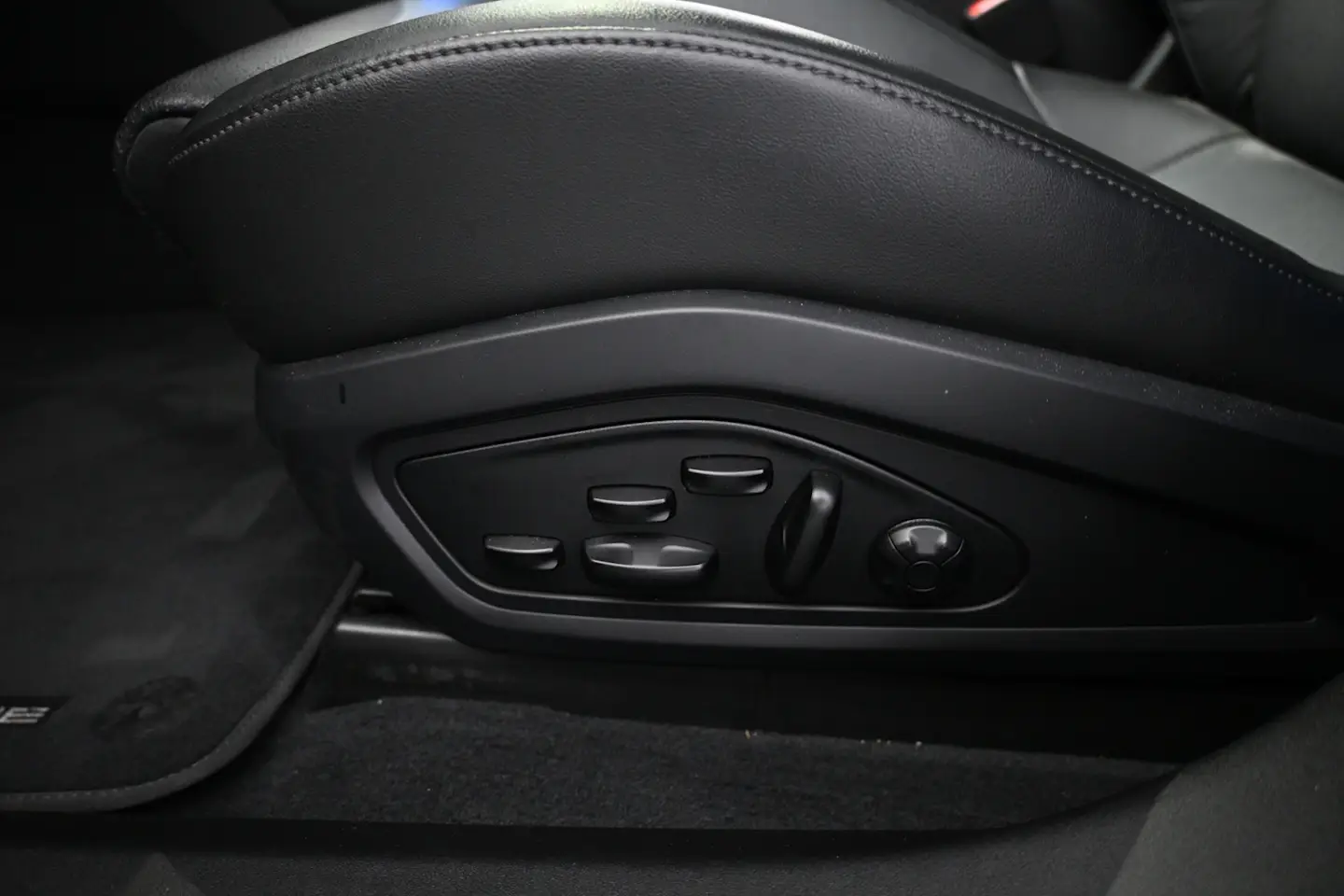 Car Image - 3lQr6uG5JwcCvFZ7Uwqp27