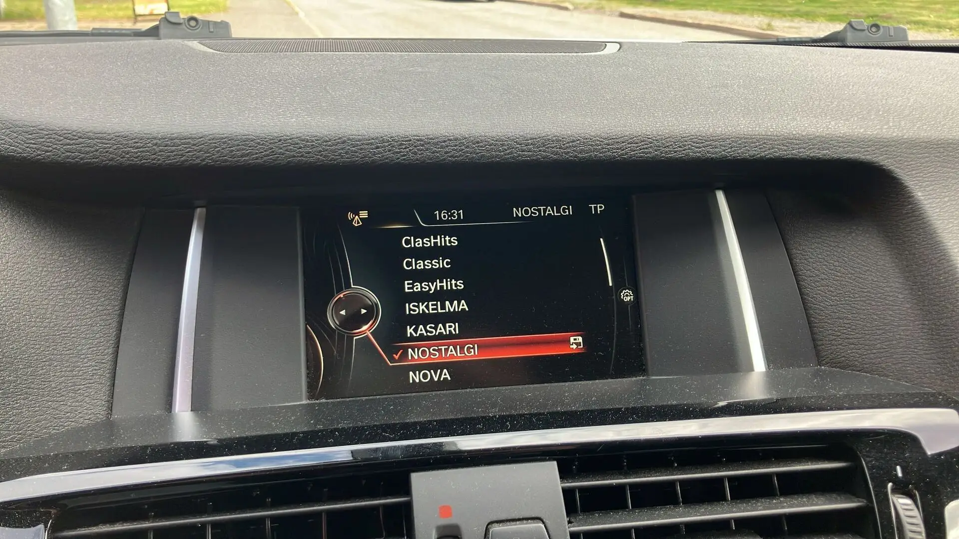 Car Image - jaq1CROSTet8S5oX10YG0