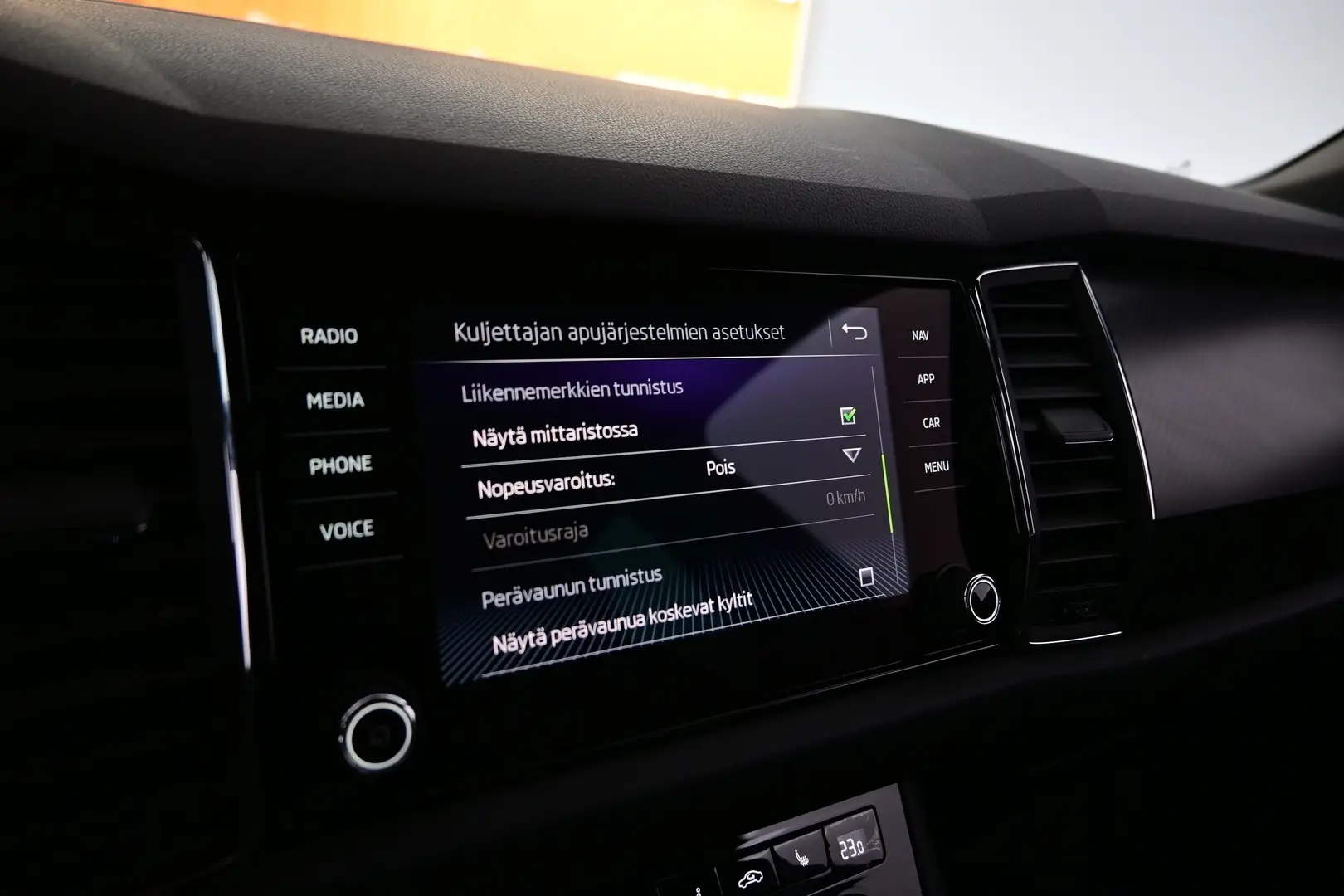 Car Image - 6tttZ01nvFIU1Y9qdYmn62