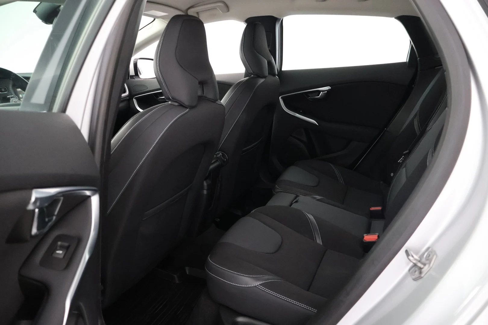 Car Image - 76No27FeUSq4m57u6d8llG