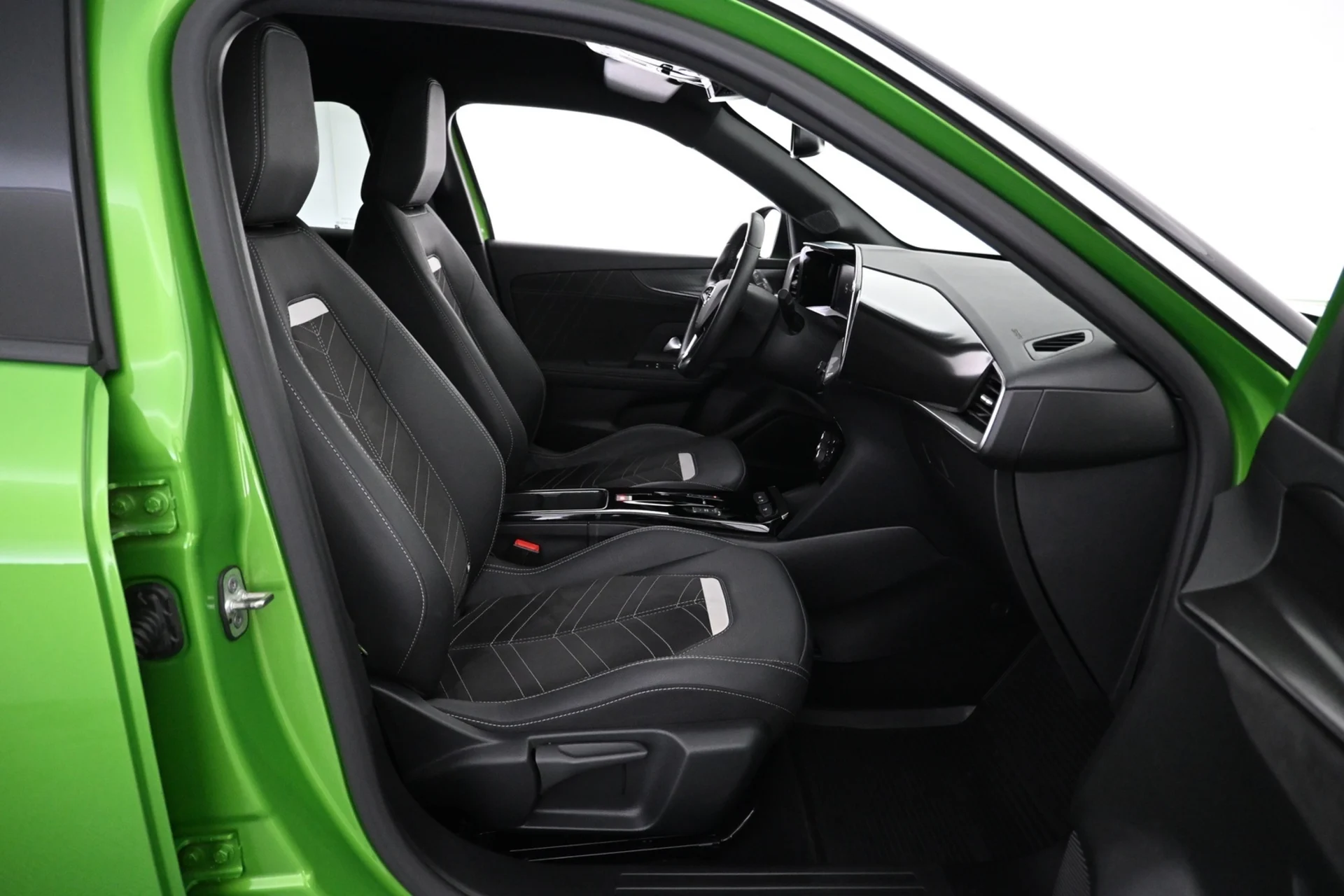 Car Image - 4KESEwhd9PJ7yU3DgvTHSh