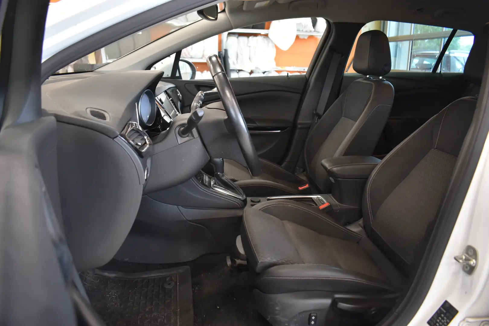 Car Image - 2S7zv3Z8dkHzj1OJKgtdCs