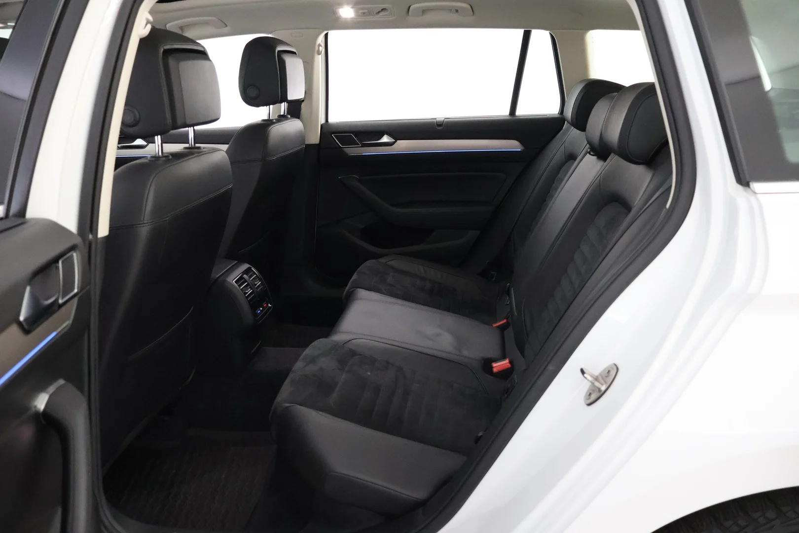 Car Image - NSDo8DdjIv3gfDPjlqTh9