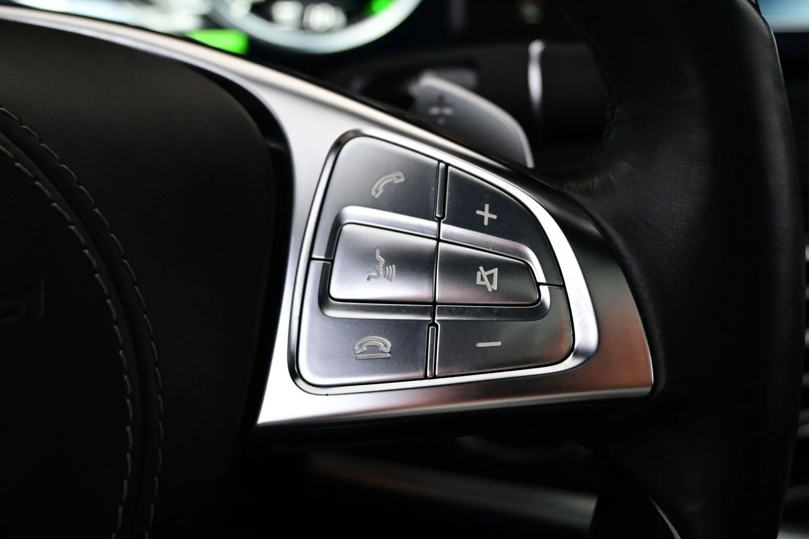 Car Image - 4c4jE64fY05p7G6Xi4DfGB