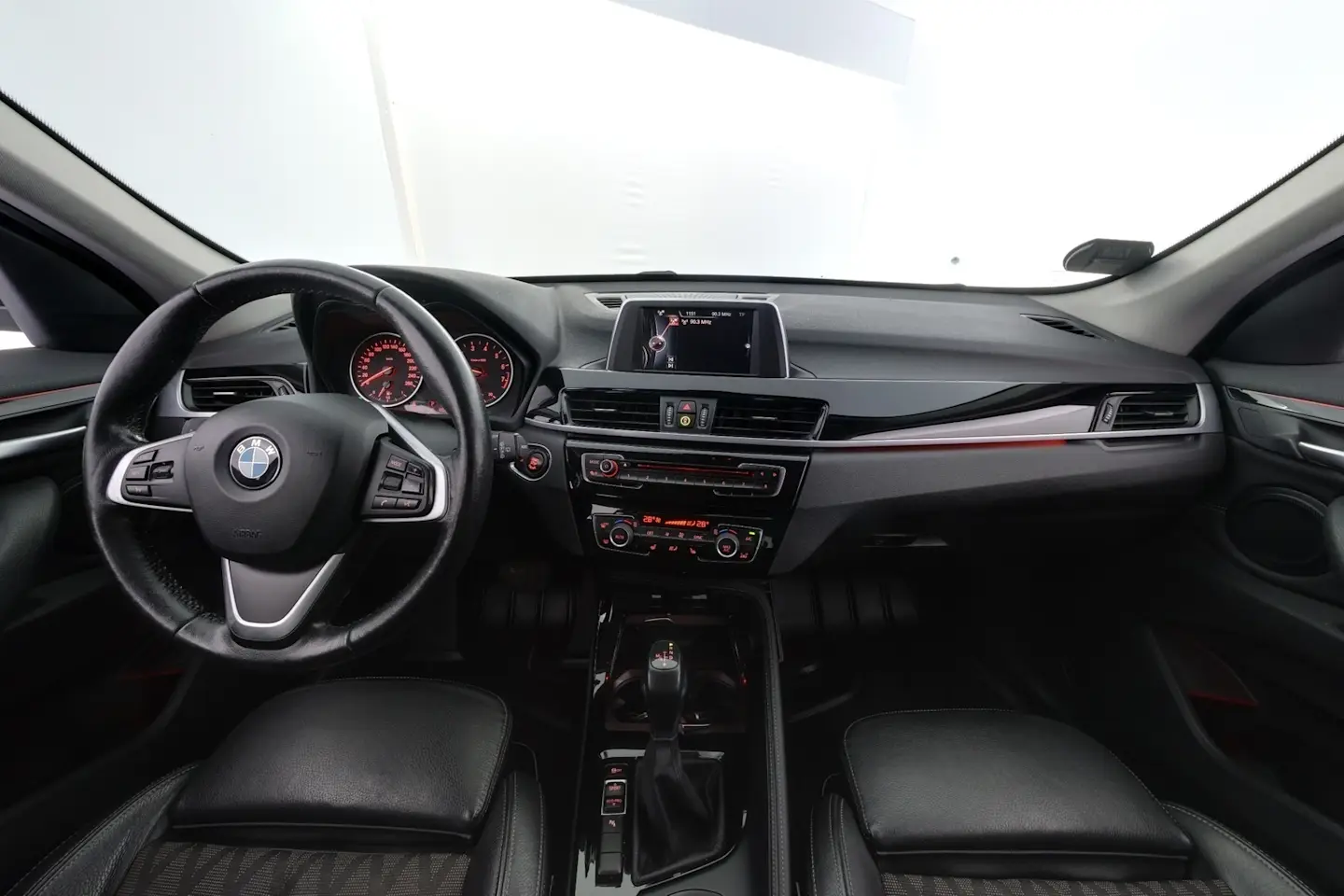 Car Image - 40newx8SglRZgG88P2Cmvi