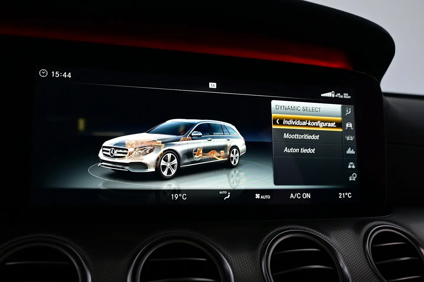 Car Image - 2F7RcurpM45RCFkMB1XRli