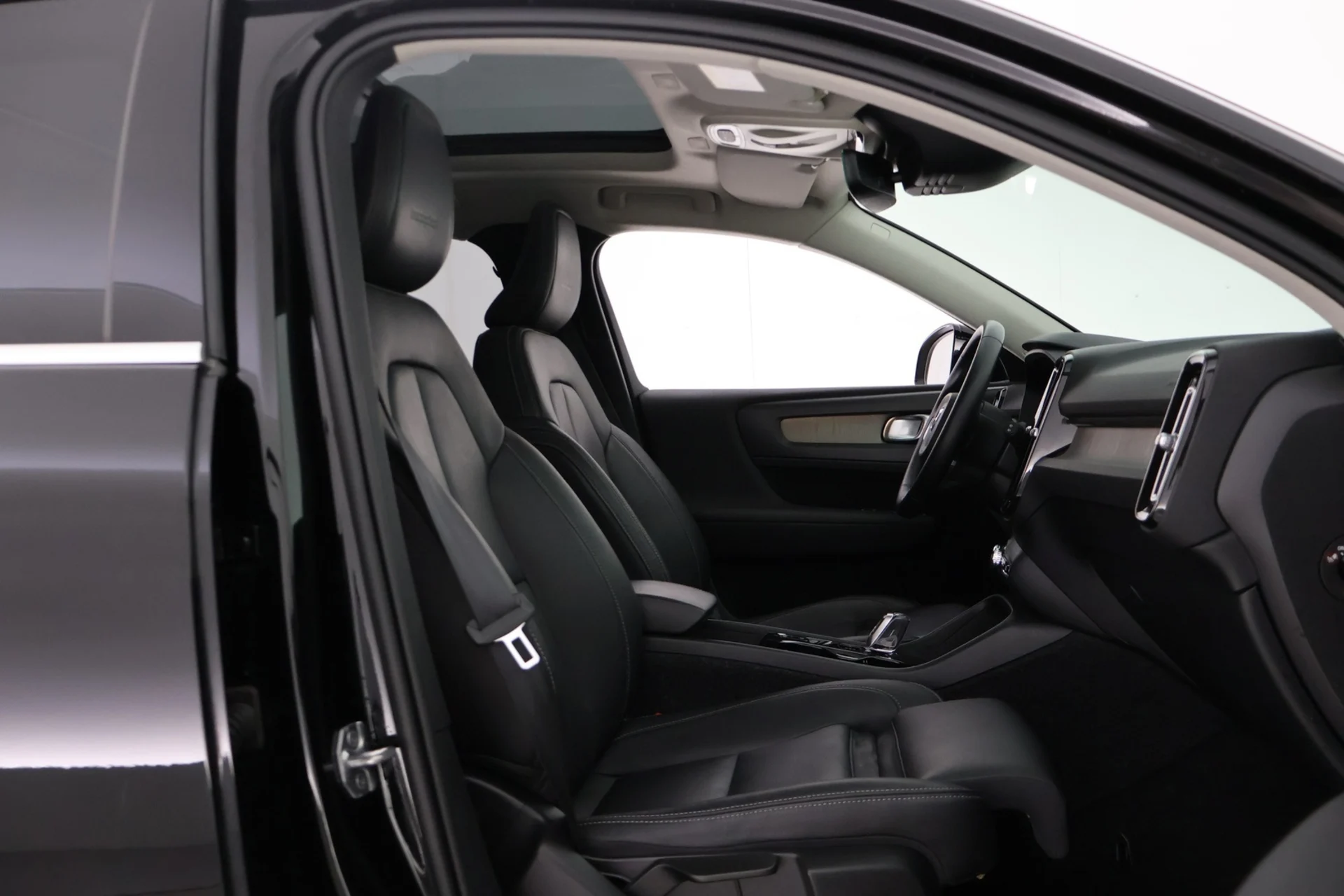 Car Image - 4TZX5NeahC5N8p8y6TQfLz