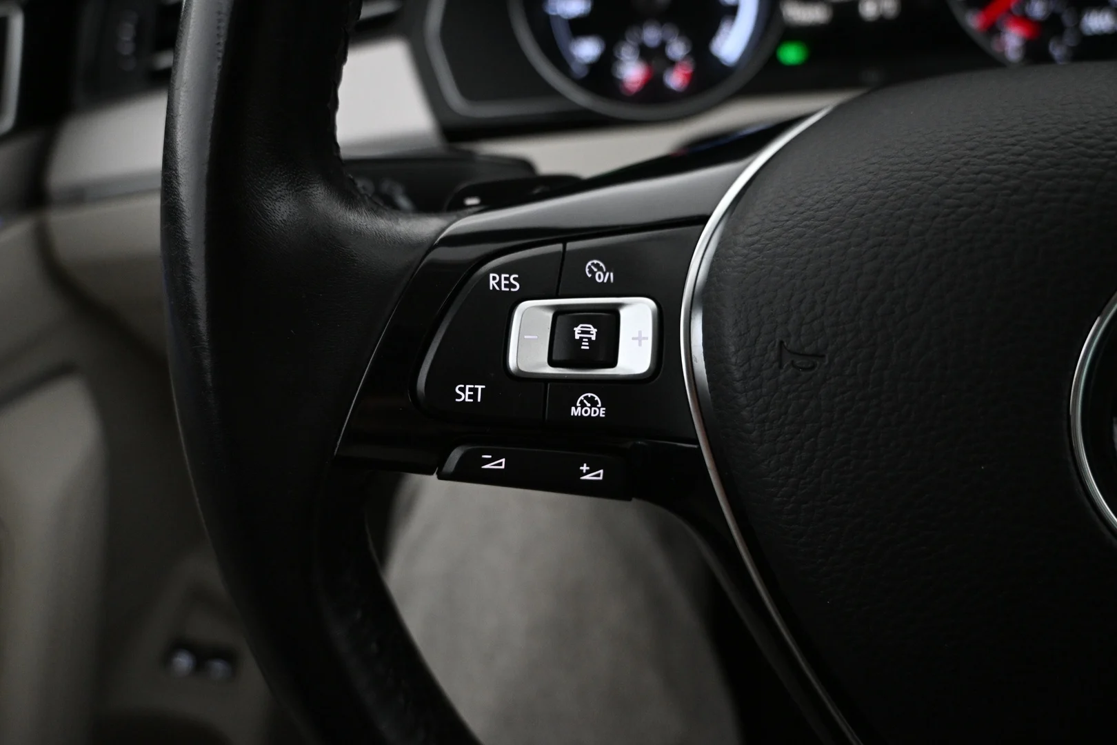 Car Image - 6BG19eRj2LxopuJ496m5u7