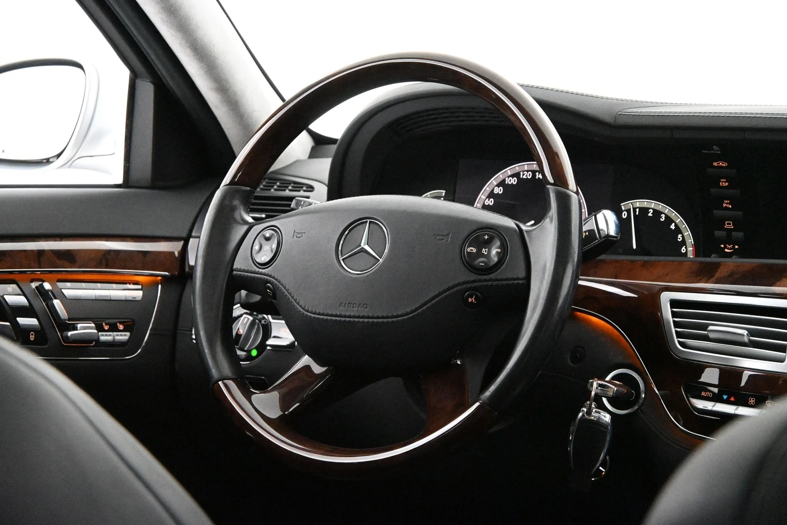 Car Image - 7tEewDUunmshCVIjZRu5lO