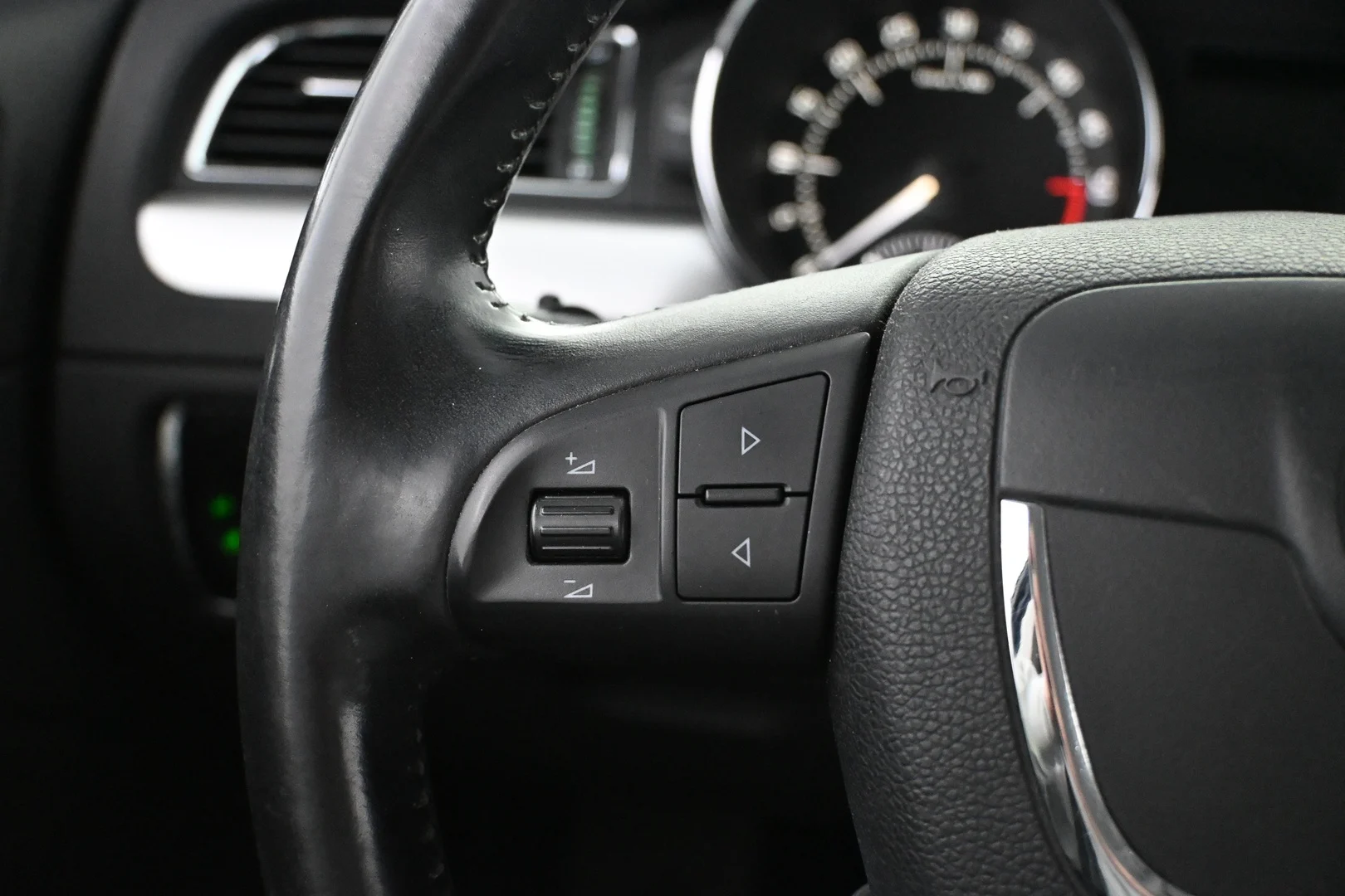 Car Image - 78GMi4bygy8obu5HcYMRBC