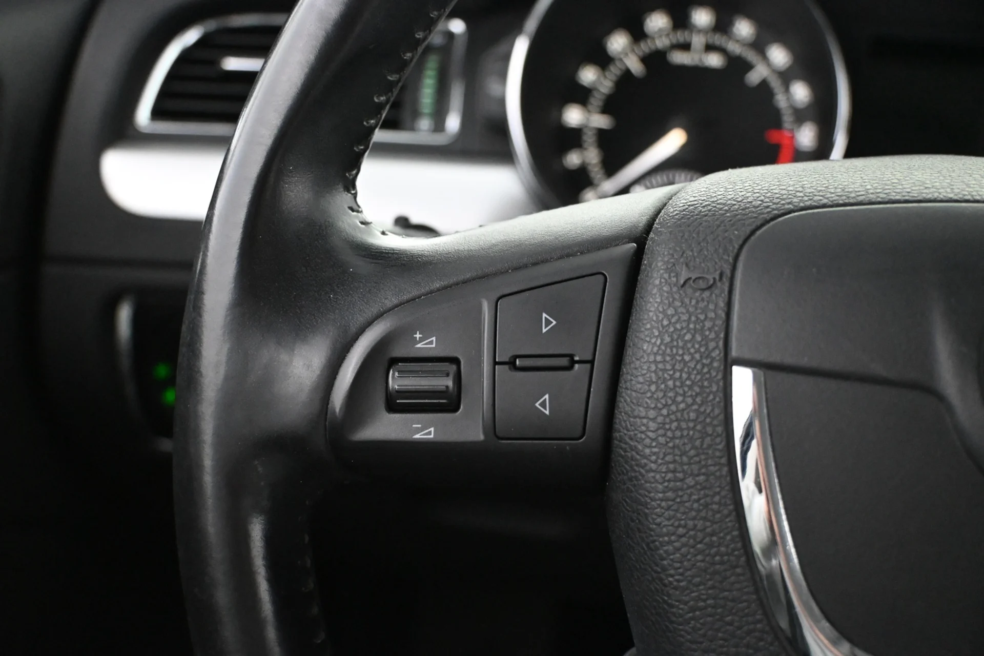 Car Image - 78GMi4bygy8obu5HcYMRBC