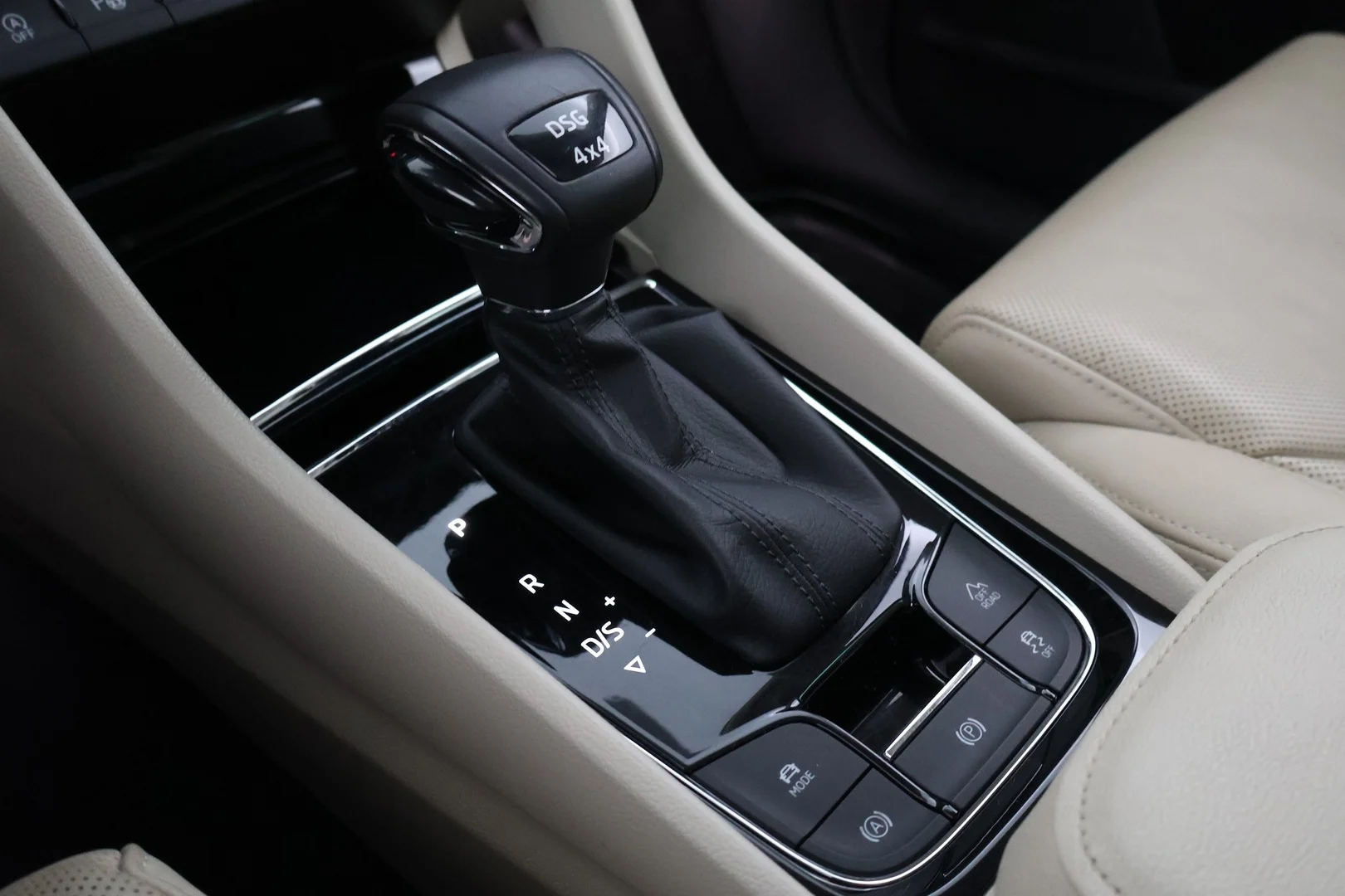 Car Image - 38jwPG4WIT9iSGSs9ddyEW
