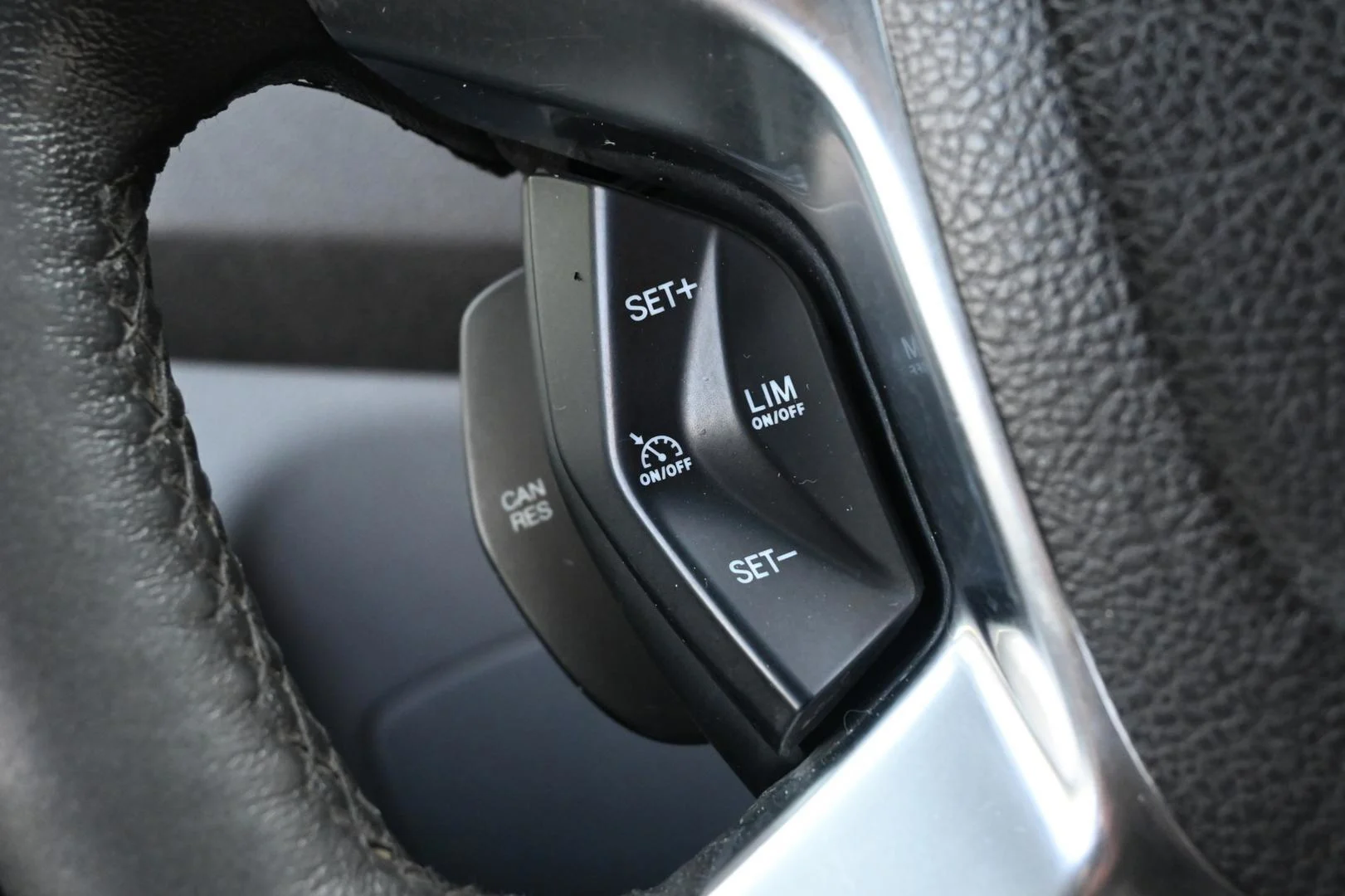 Car Image - 1IQYysiV5ql9tqJBga0QzI