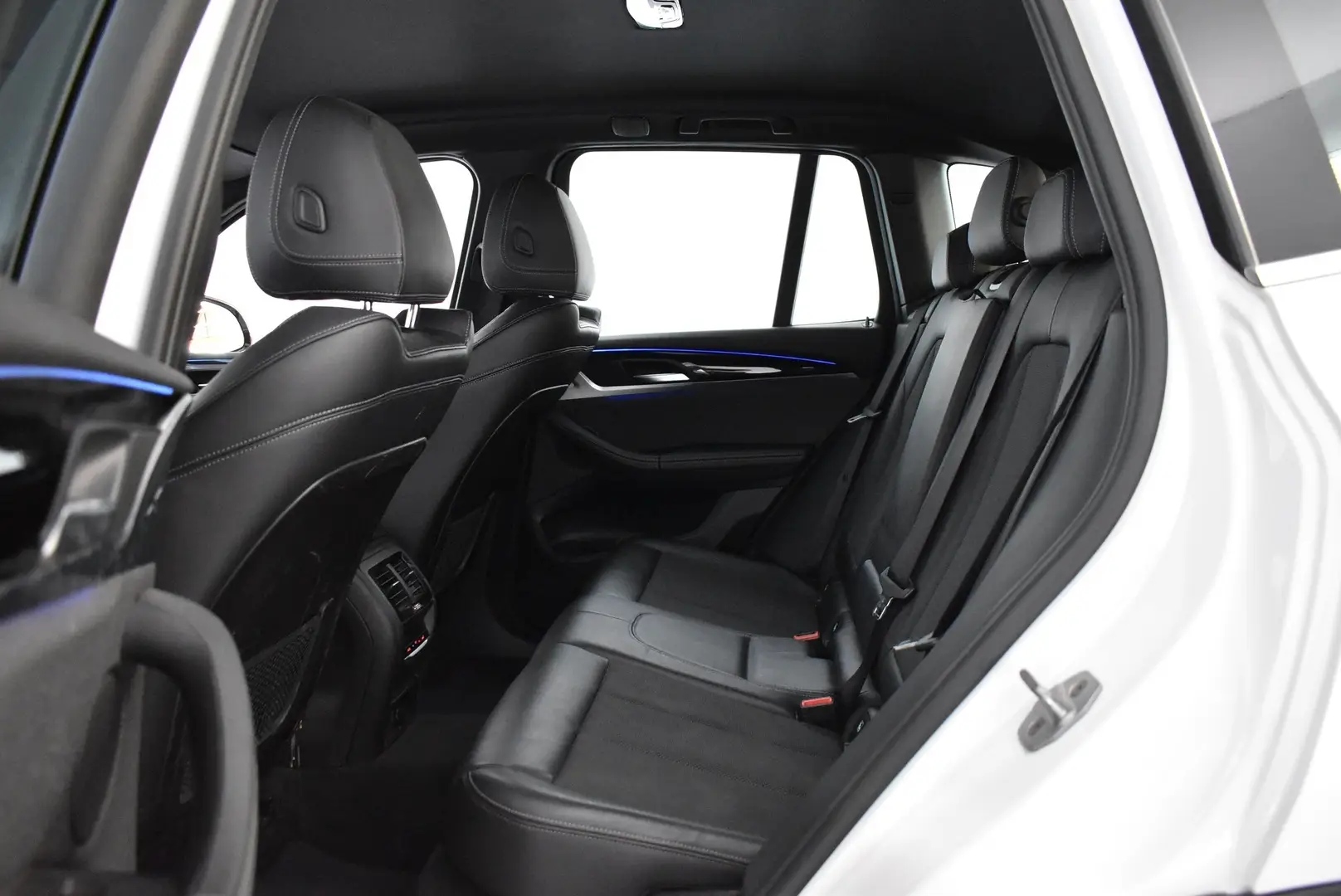 Car Image - 4j7Z54j4EcMk0l6JY7LTFq