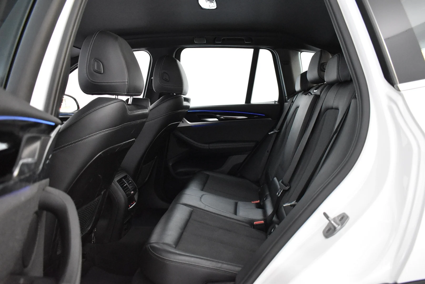 Car Image - 4j7Z54j4EcMk0l6JY7LTFq