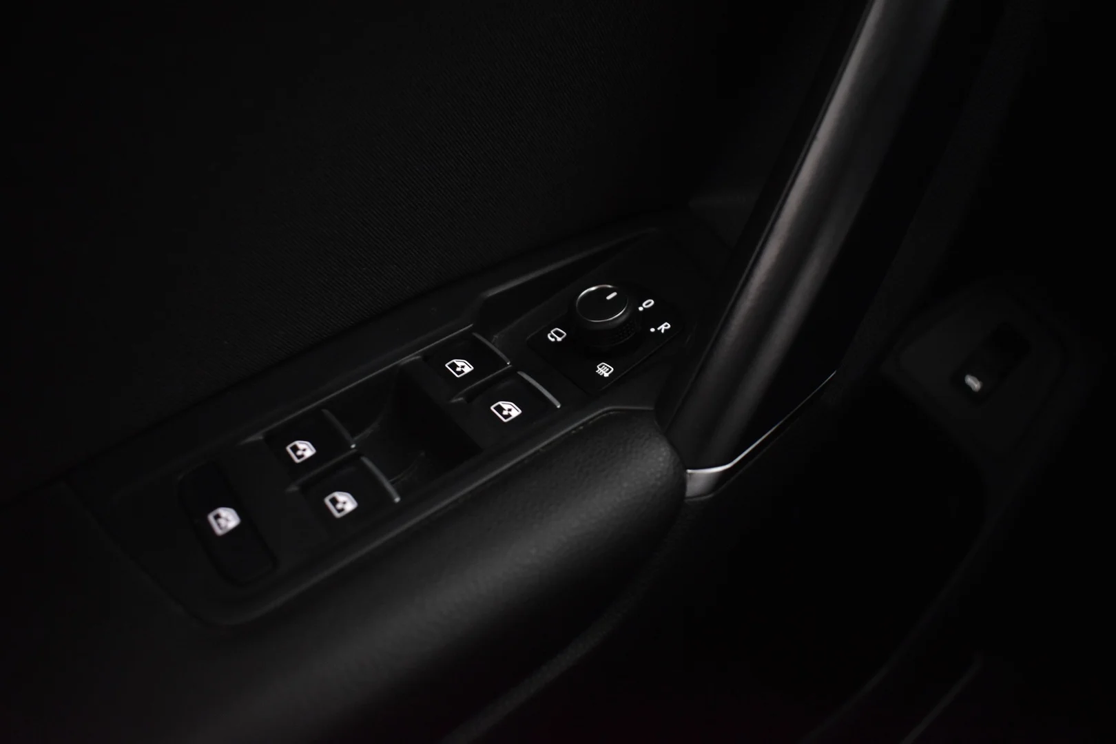 Car Image - 1E9VrUJmha3thYZBLGLf3C