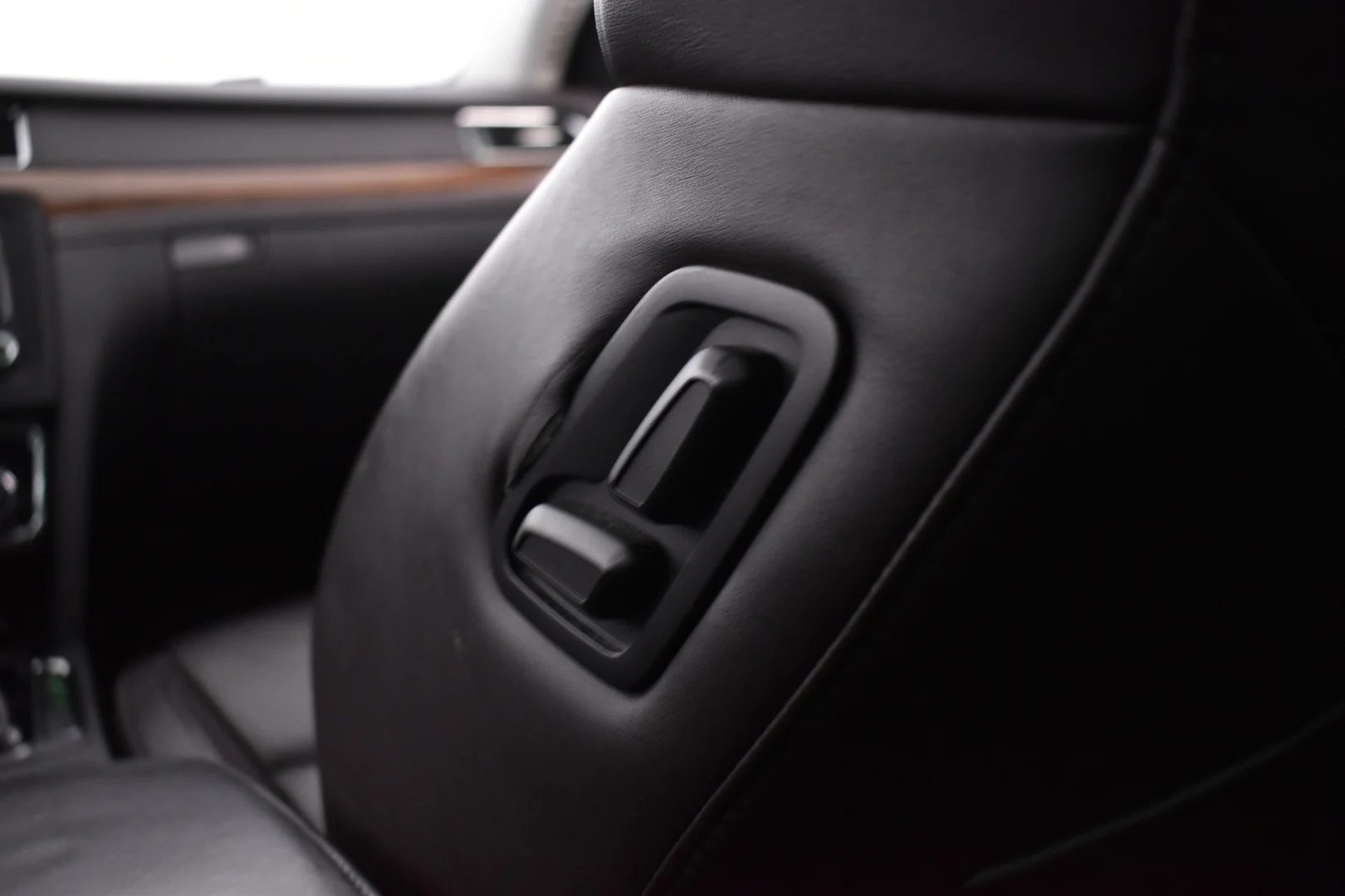 Car Image - MS4iWvbiEdivxwB4uEoip