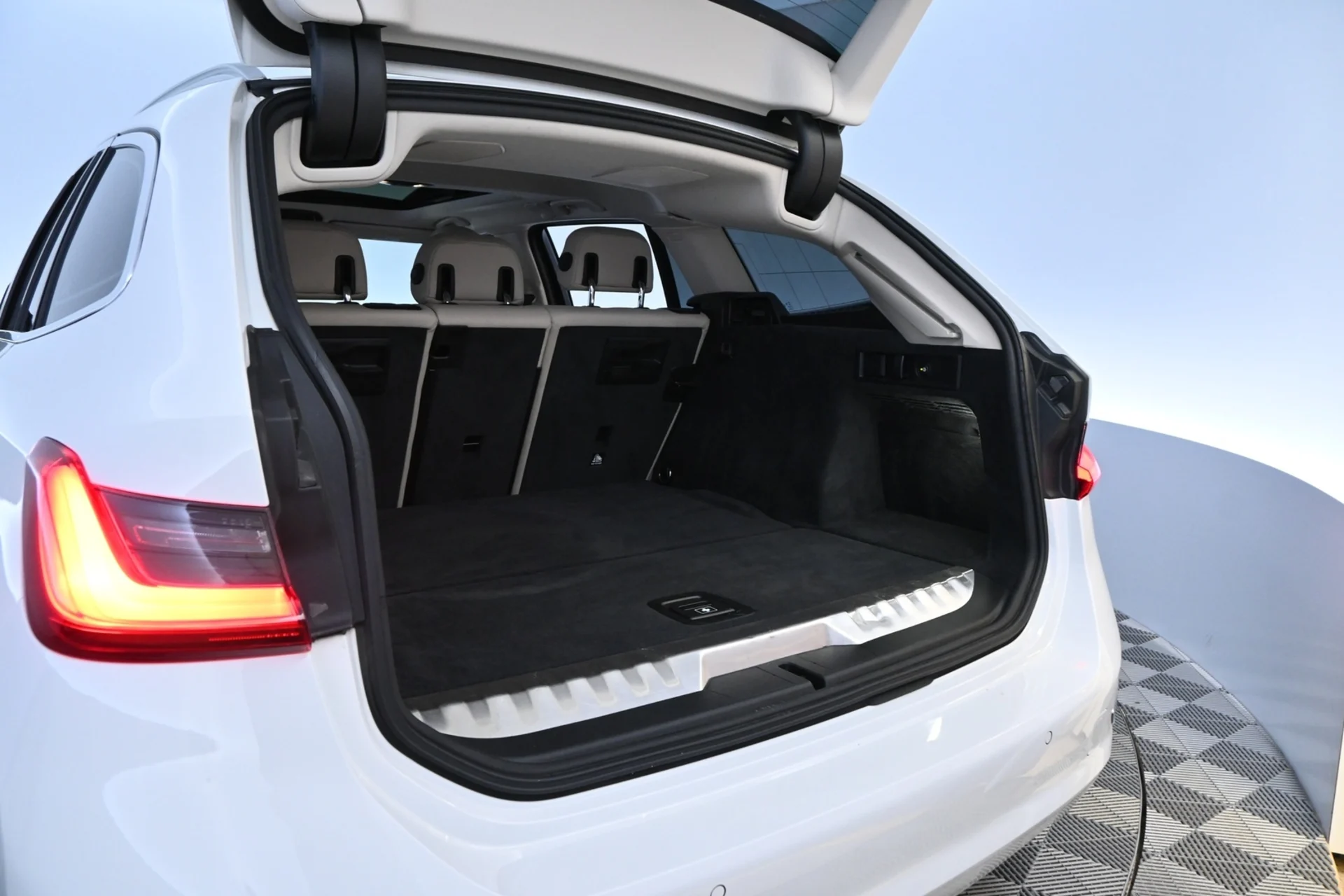 Car Image - 4U20OIdKq4iWmMTbx9bcyM