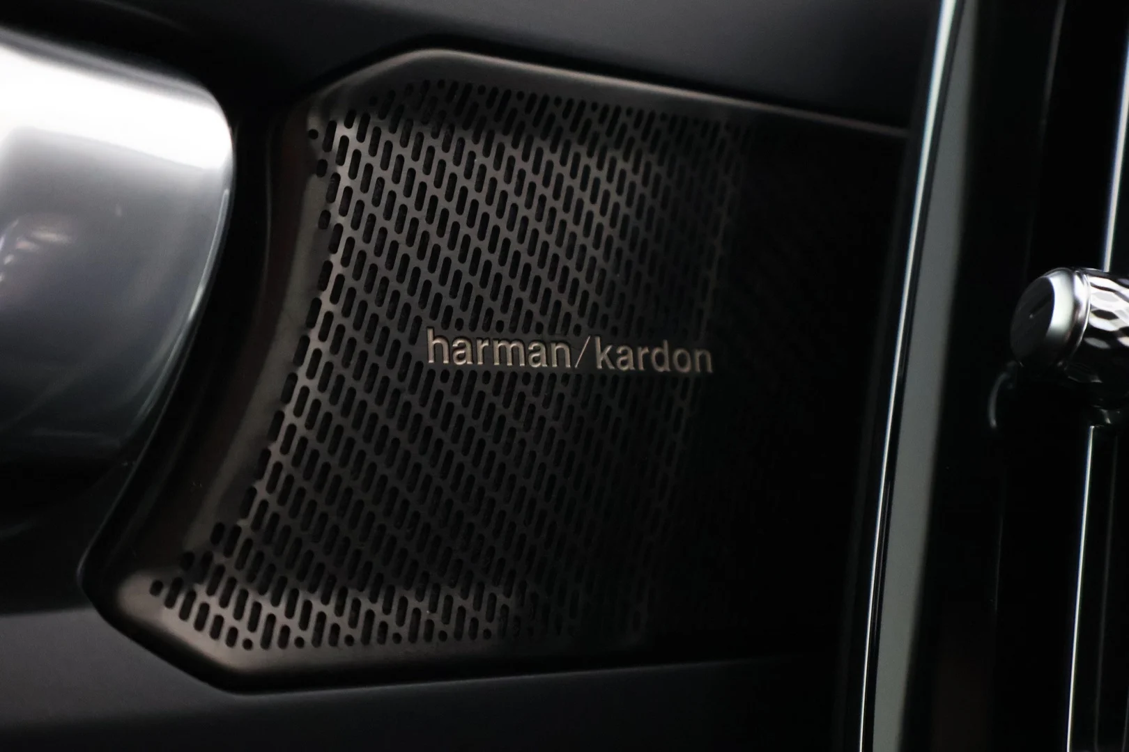 Car Image - 5gCJb8pGcarHuStHQENLQp