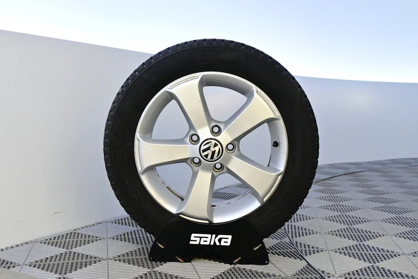 Car Image - HPLOmBcVImYhiydXpxRS5
