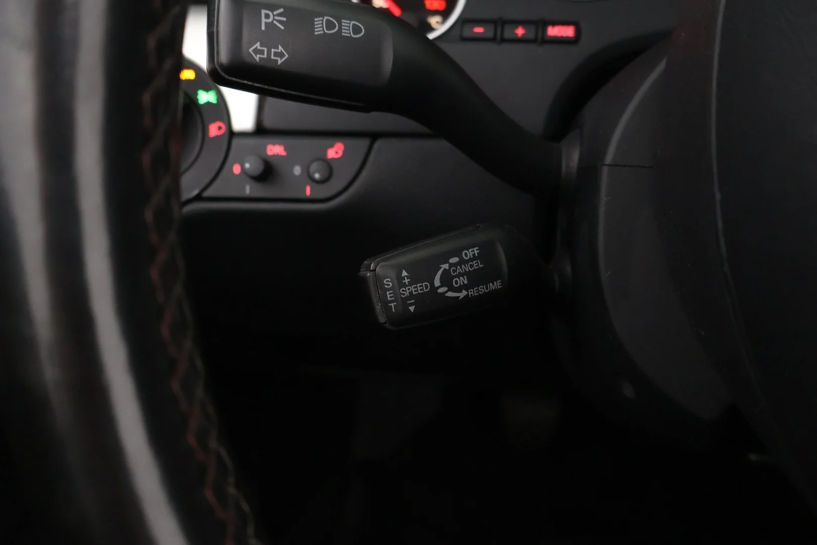 Car Image - 52LZ61f0KRxCprt8ybShWA