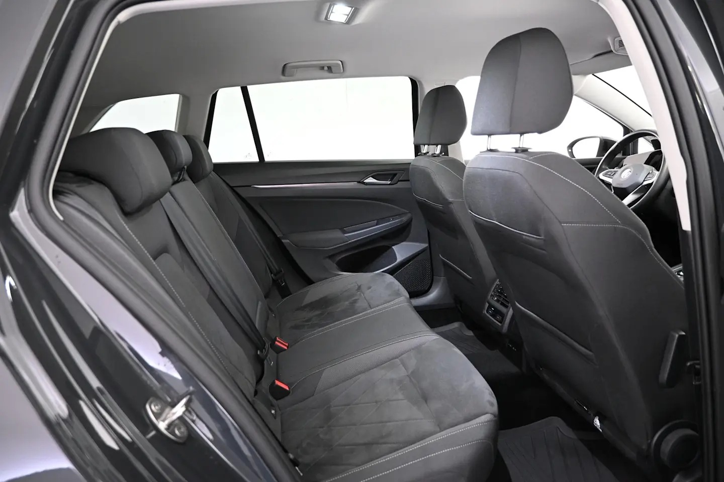 Car Image - BgpyEPo1DdHfybEvbcR4y