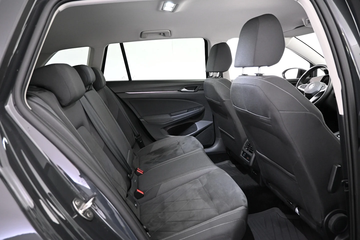 Car Image - BgpyEPo1DdHfybEvbcR4y